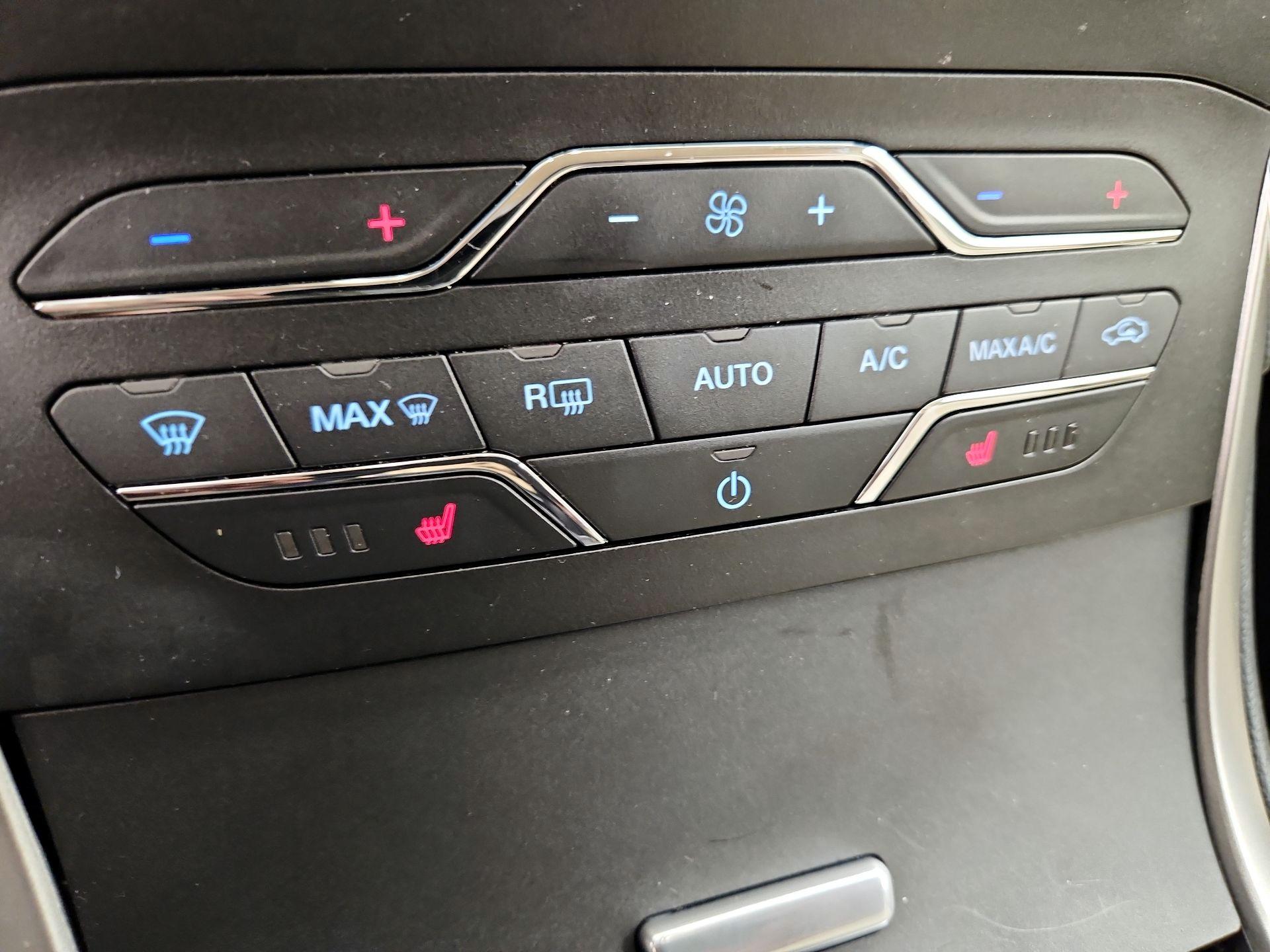 Thumbnail: 2015 Ford Edge - 16