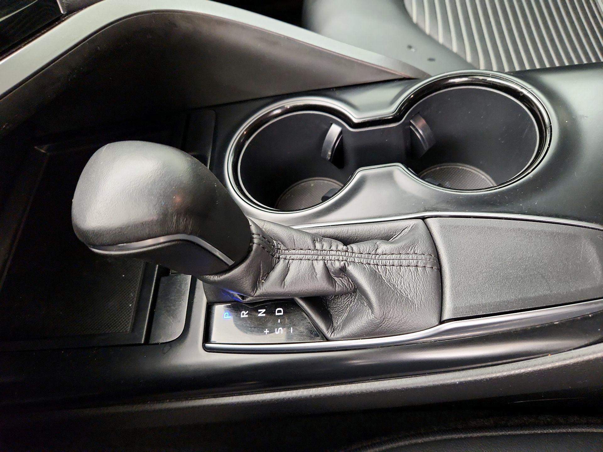 Thumbnail: 2020 Toyota Camry - 17