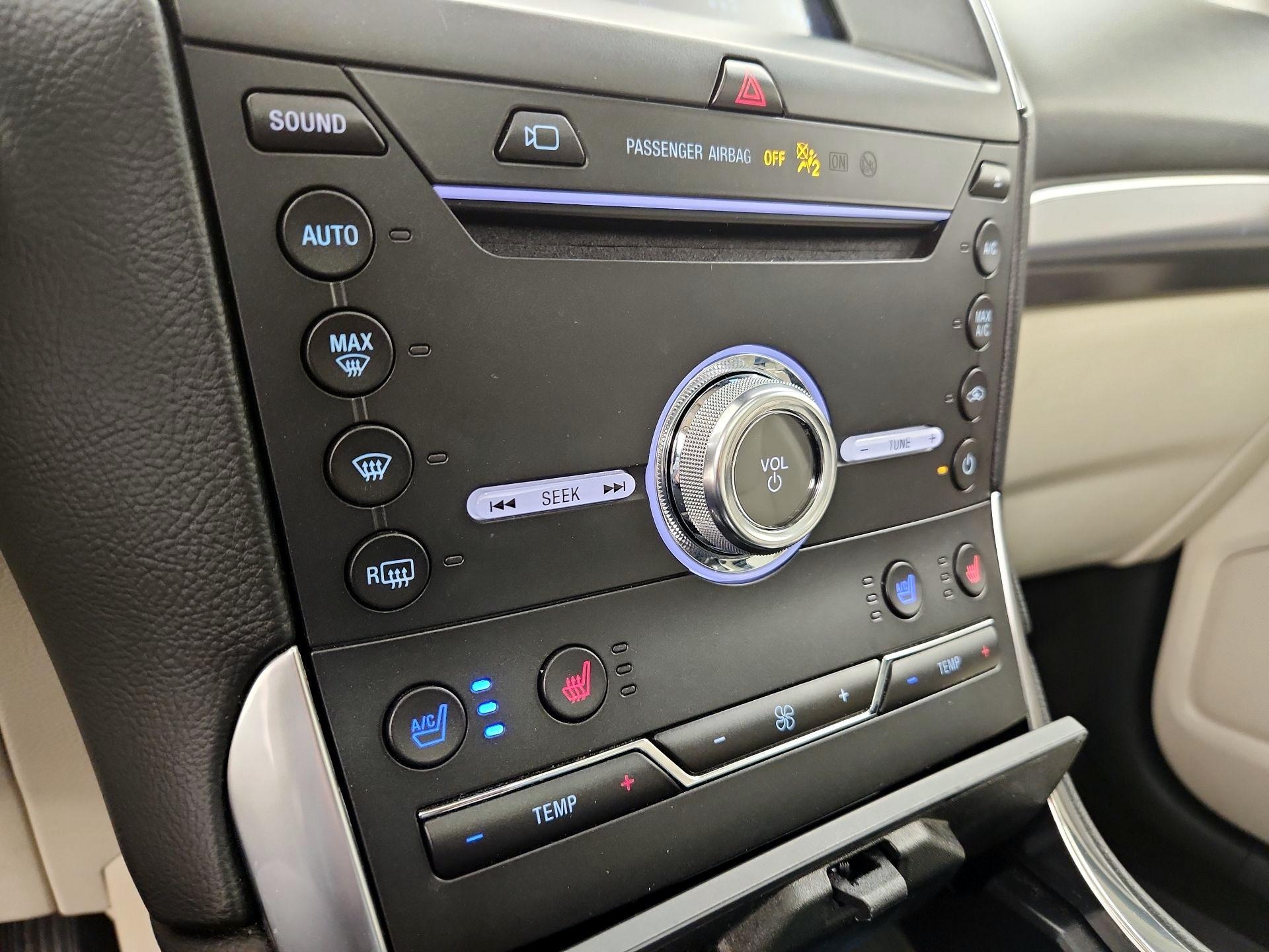 Thumbnail: 2019 Ford Edge - 17