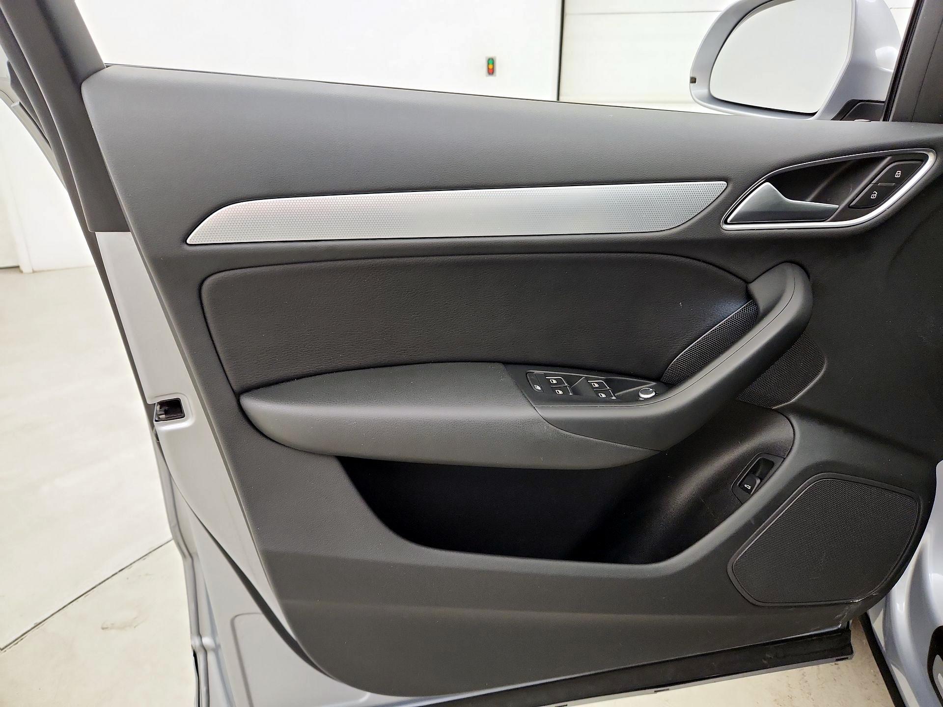 Thumbnail: 2018 Audi Q3 - 10