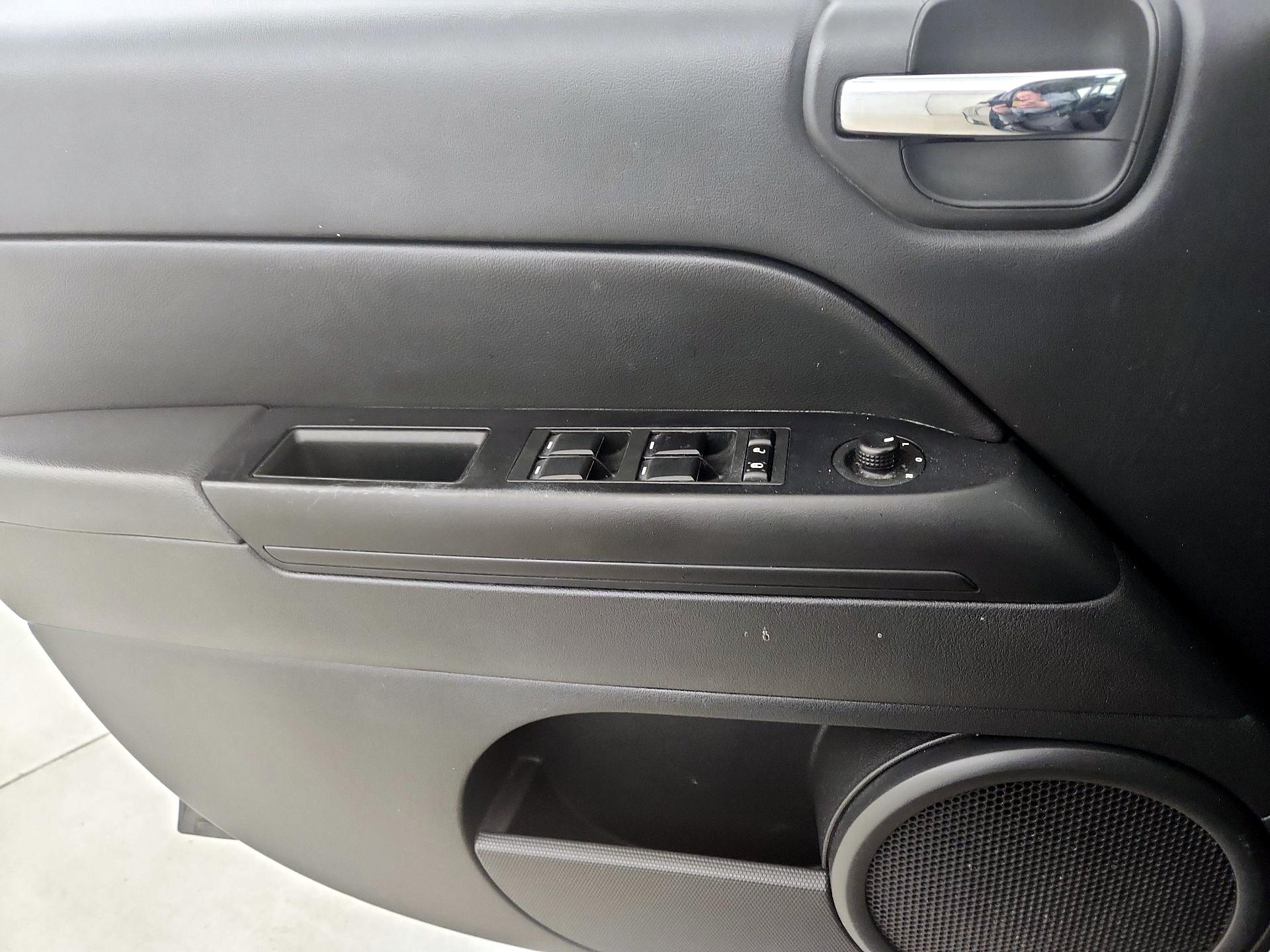 Thumbnail: 2017 Jeep Compass - 12