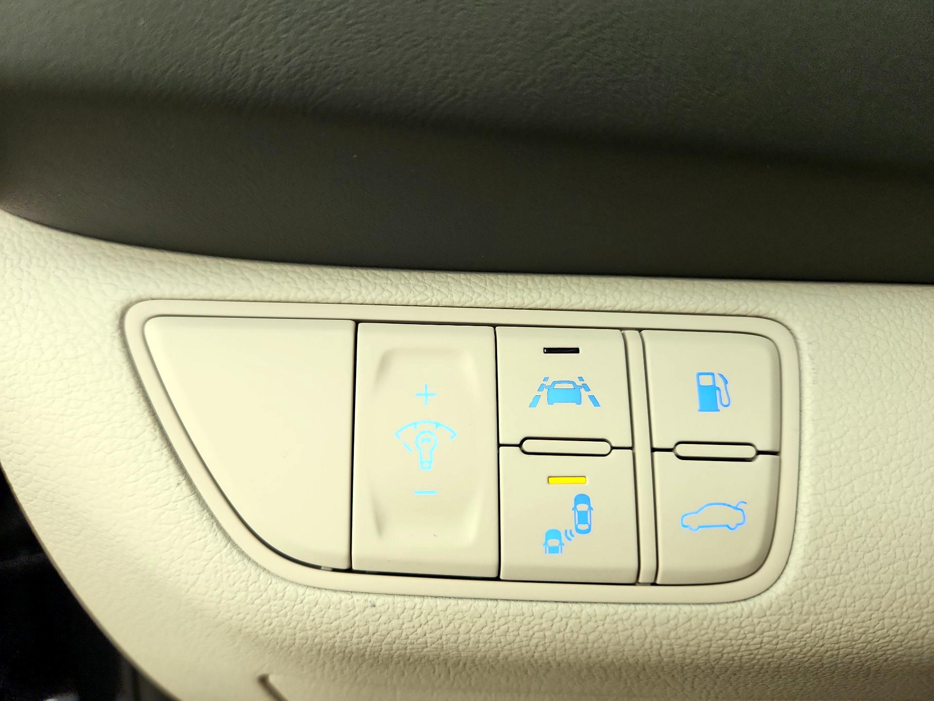 Thumbnail: 2019 Genesis G70 - 13