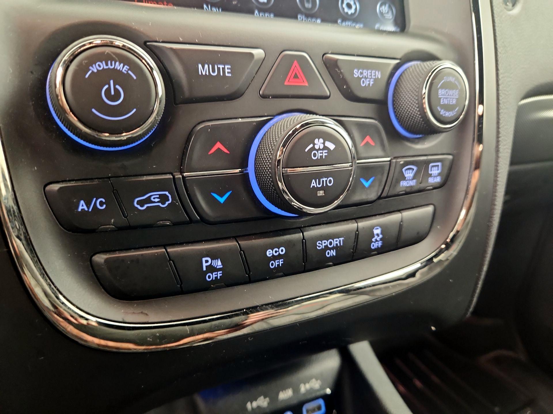 Thumbnail: 2018 Dodge Durango - 16