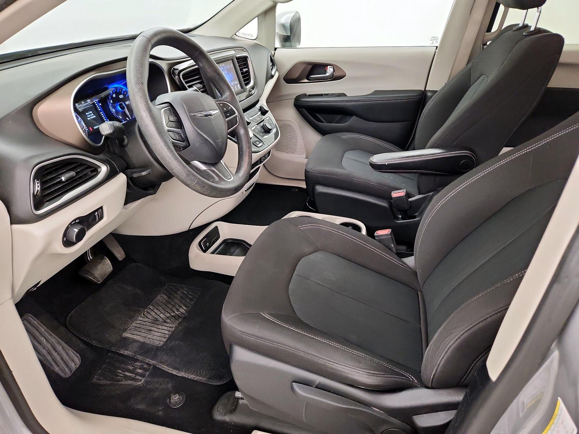 Thumbnail: 2021 Chrysler Voyager - 11