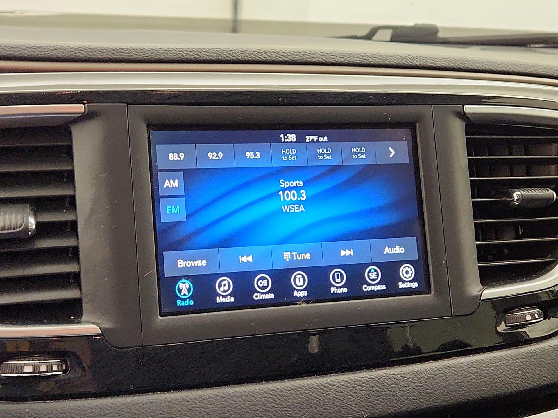 Thumbnail: 2021 Chrysler Voyager - 15