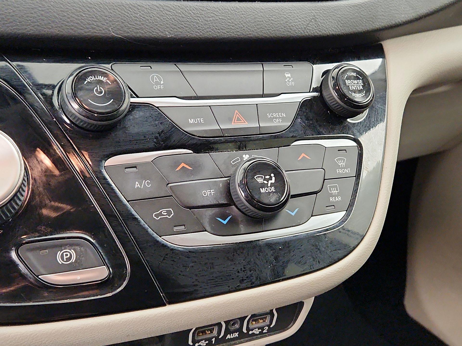 Thumbnail: 2021 Chrysler Voyager - 16