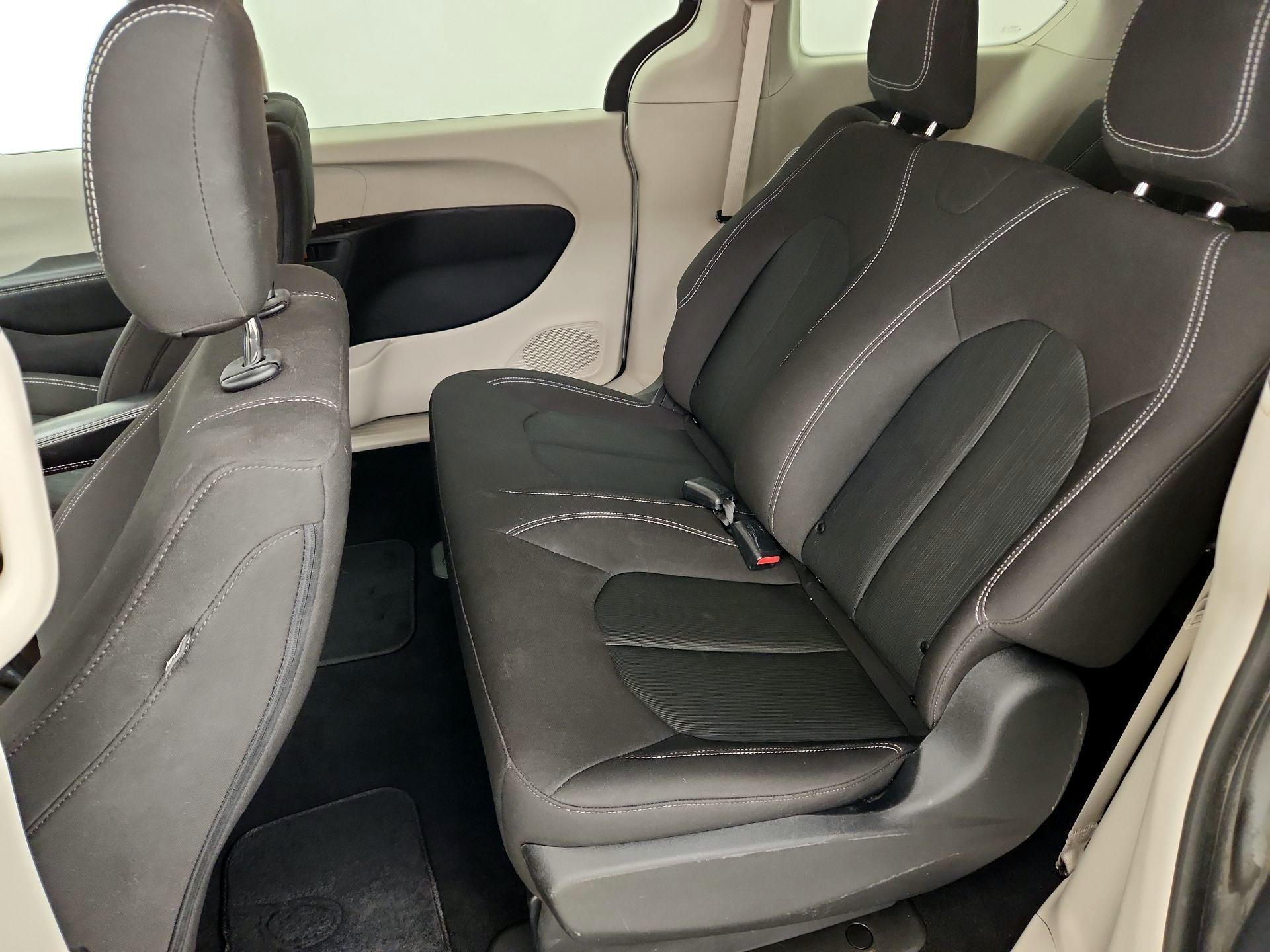 Thumbnail: 2021 Chrysler Voyager - 19