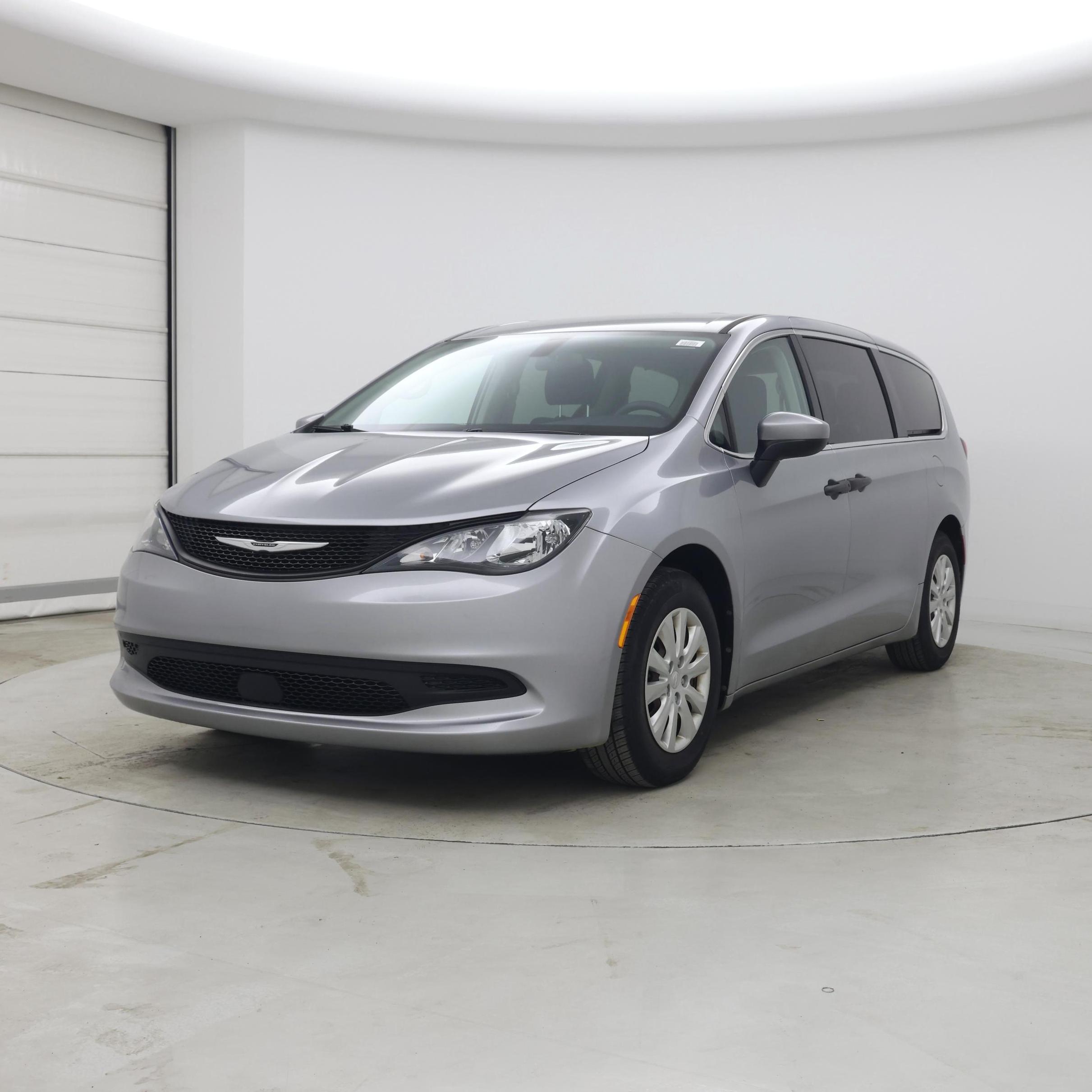 Thumbnail: 2021 Chrysler Voyager - 4