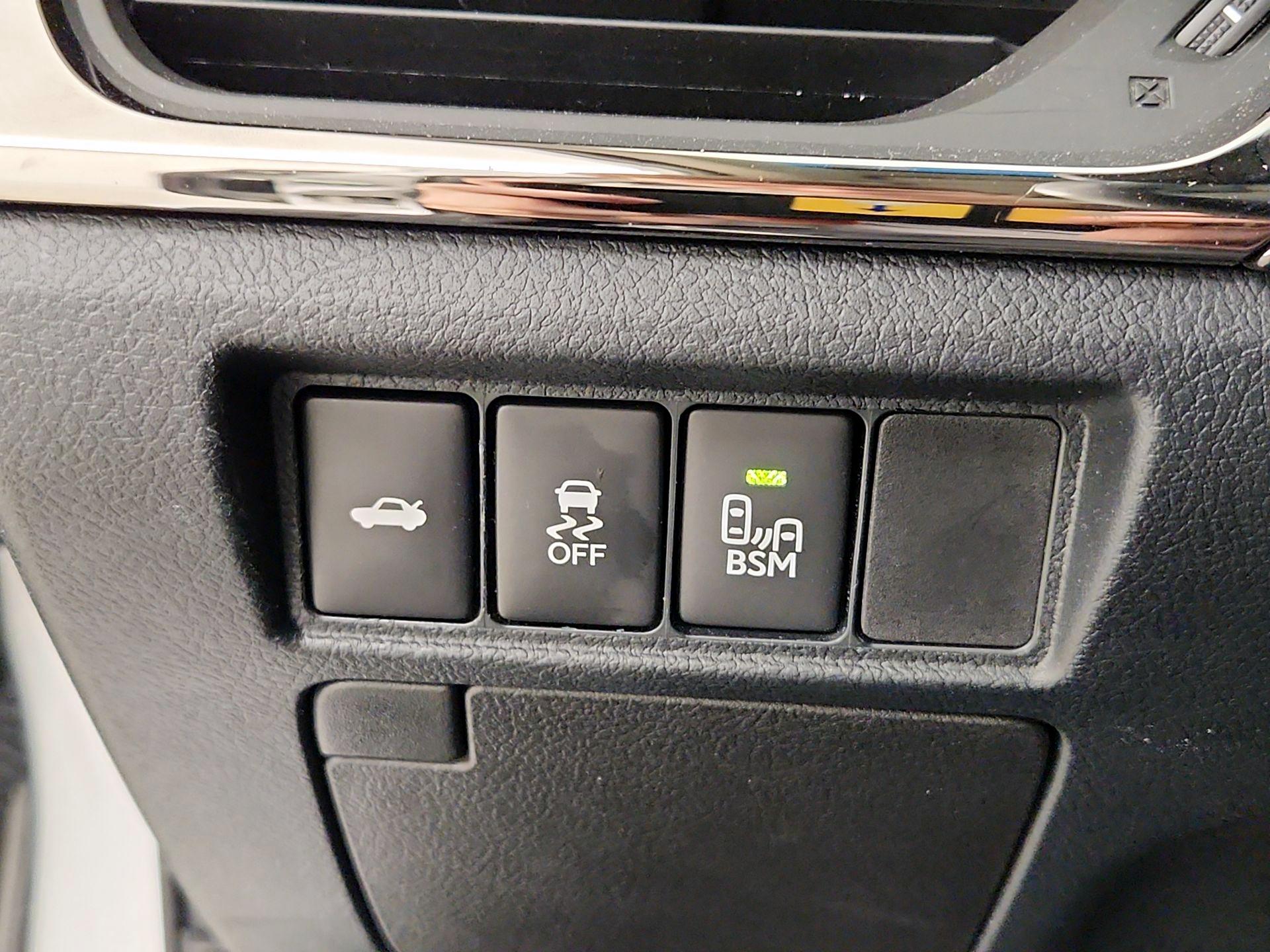 Thumbnail: 2015 Toyota Avalon - 13