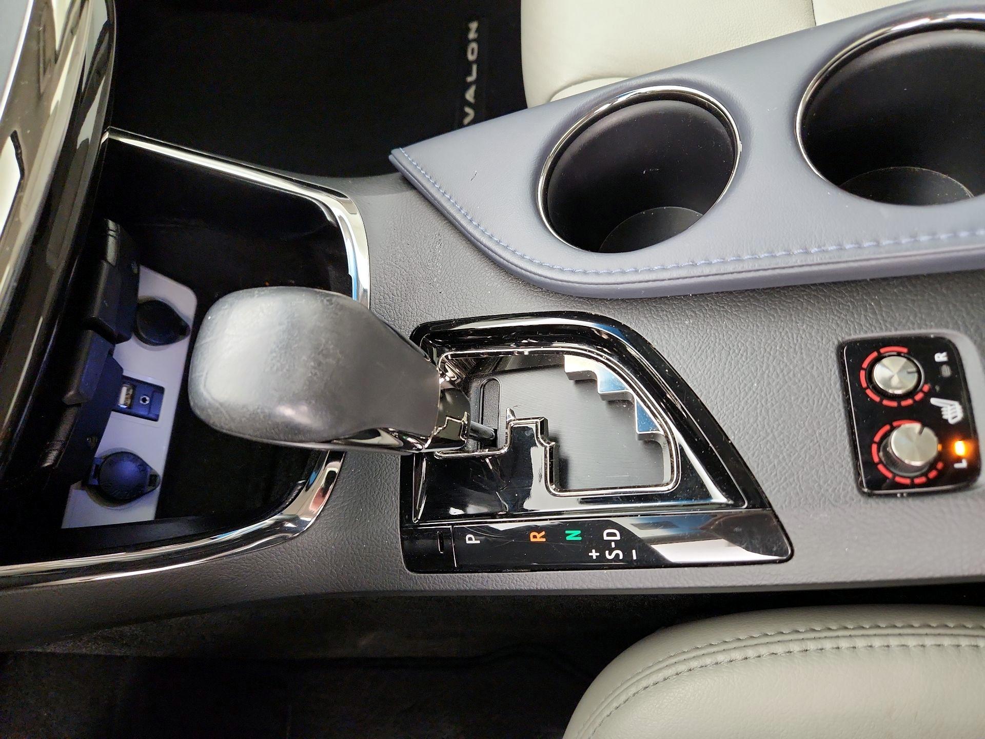 Thumbnail: 2015 Toyota Avalon - 18