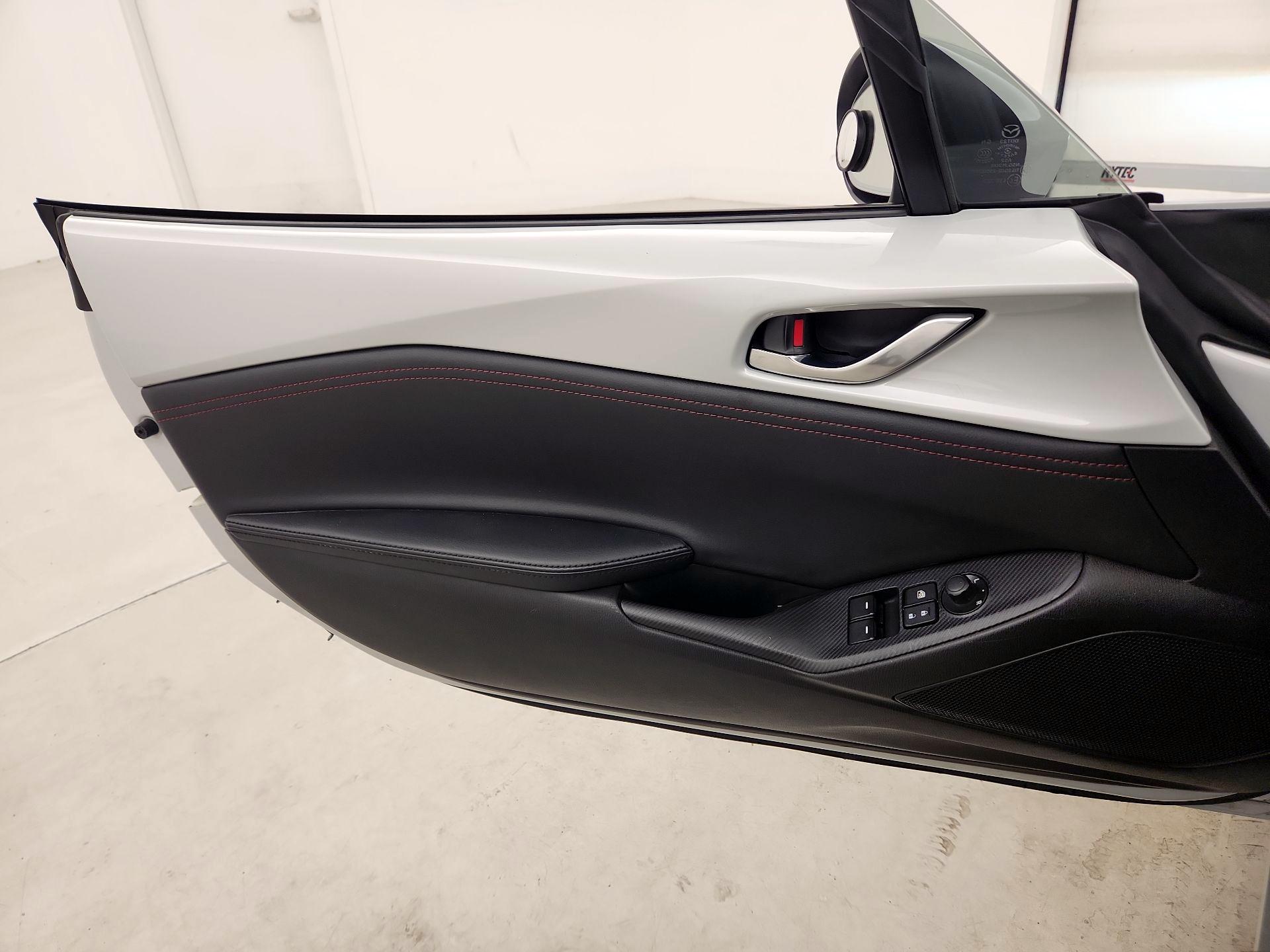 Thumbnail: 2018 Mazda MX-5 Miata - 12