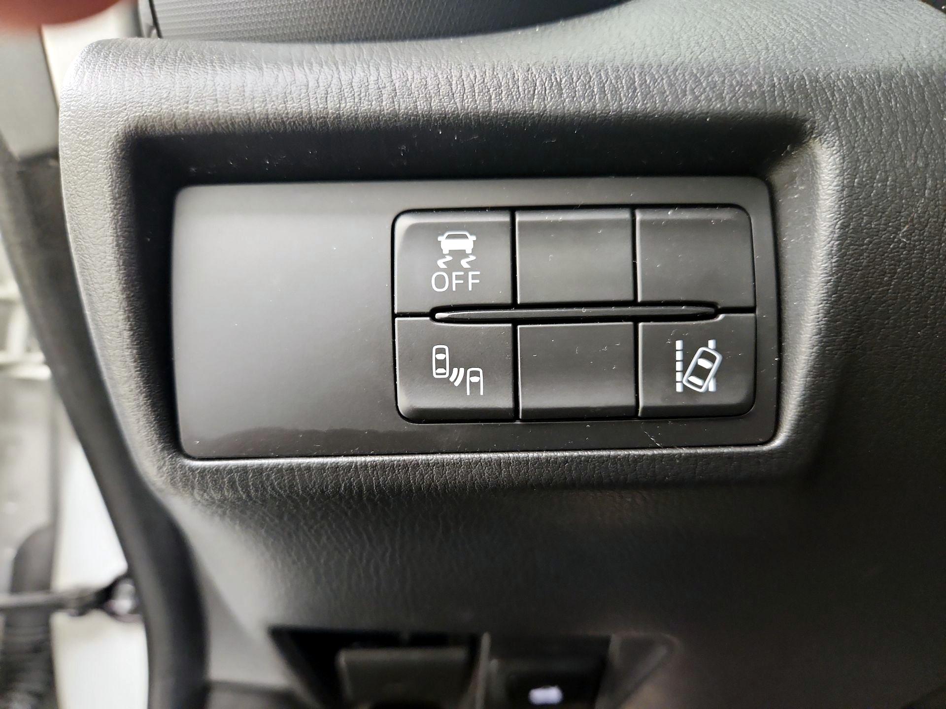 Thumbnail: 2018 Mazda MX-5 Miata - 13