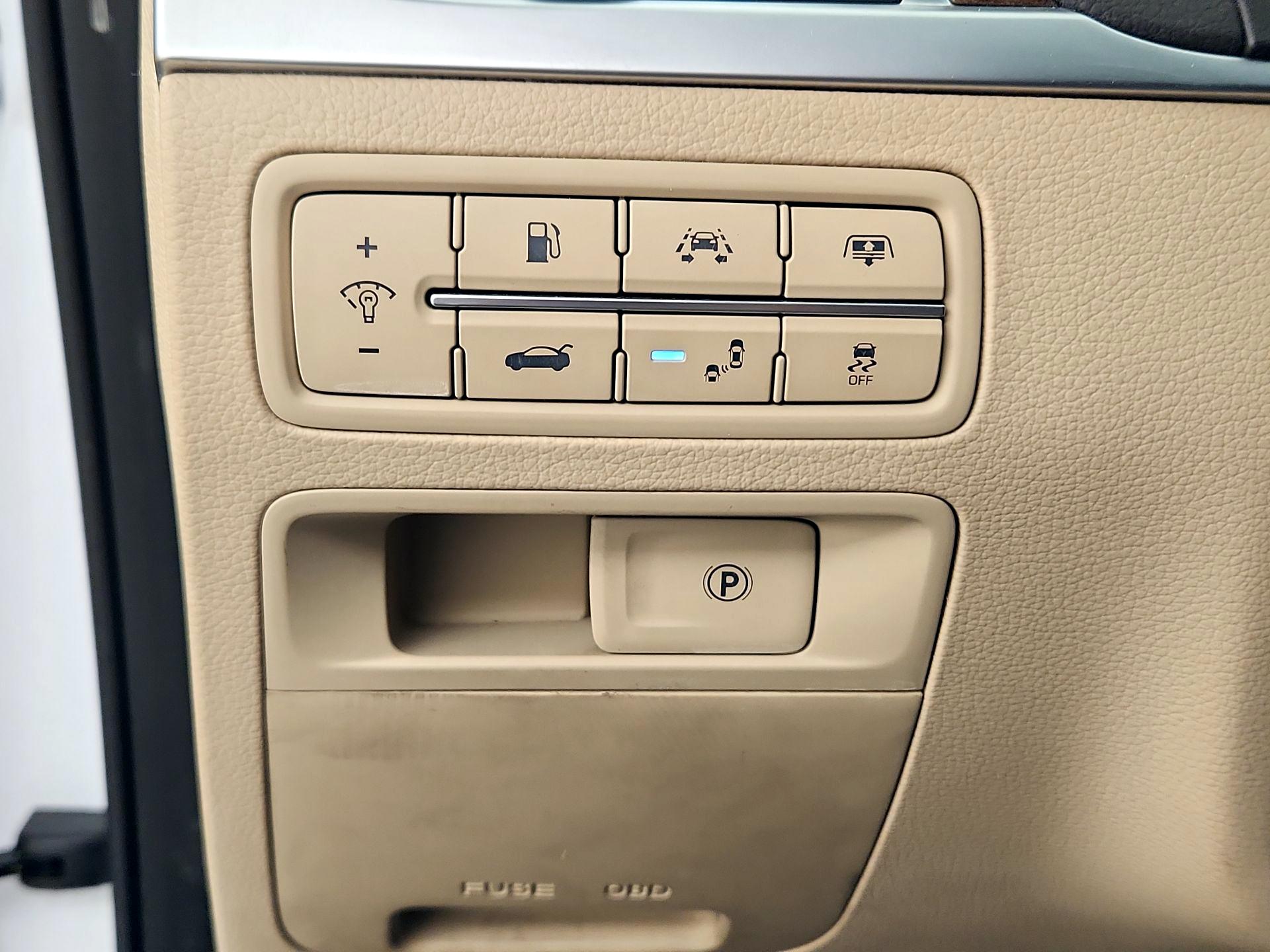 Thumbnail: 2018 Genesis G80 - 13