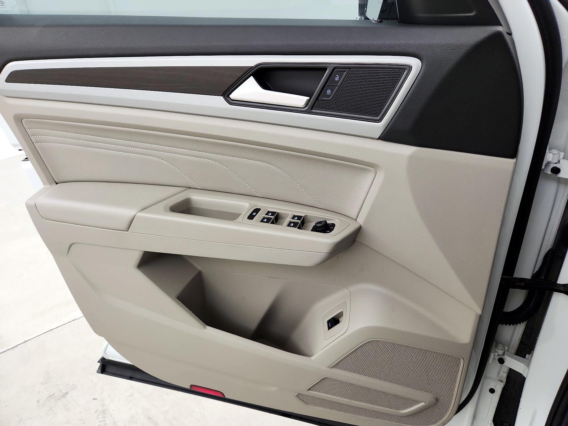 Thumbnail: 2022 Volkswagen Atlas - 12