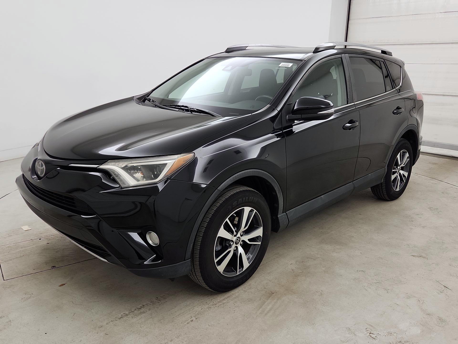 Thumbnail: 2017 Toyota RAV4 - 3