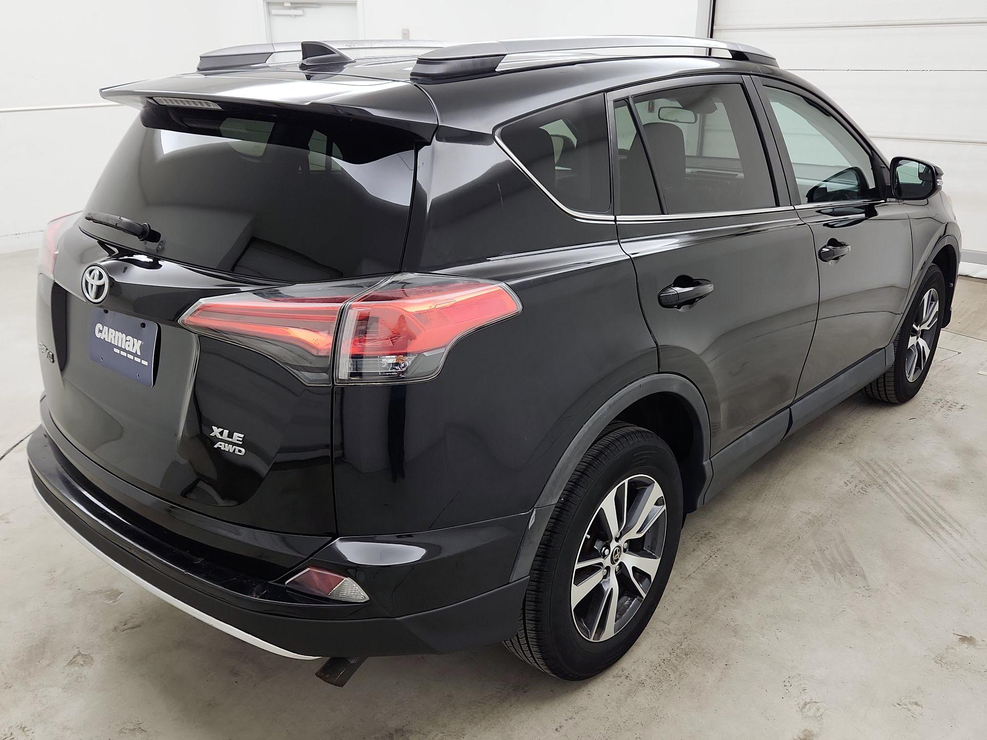 Thumbnail: 2017 Toyota RAV4 - 5