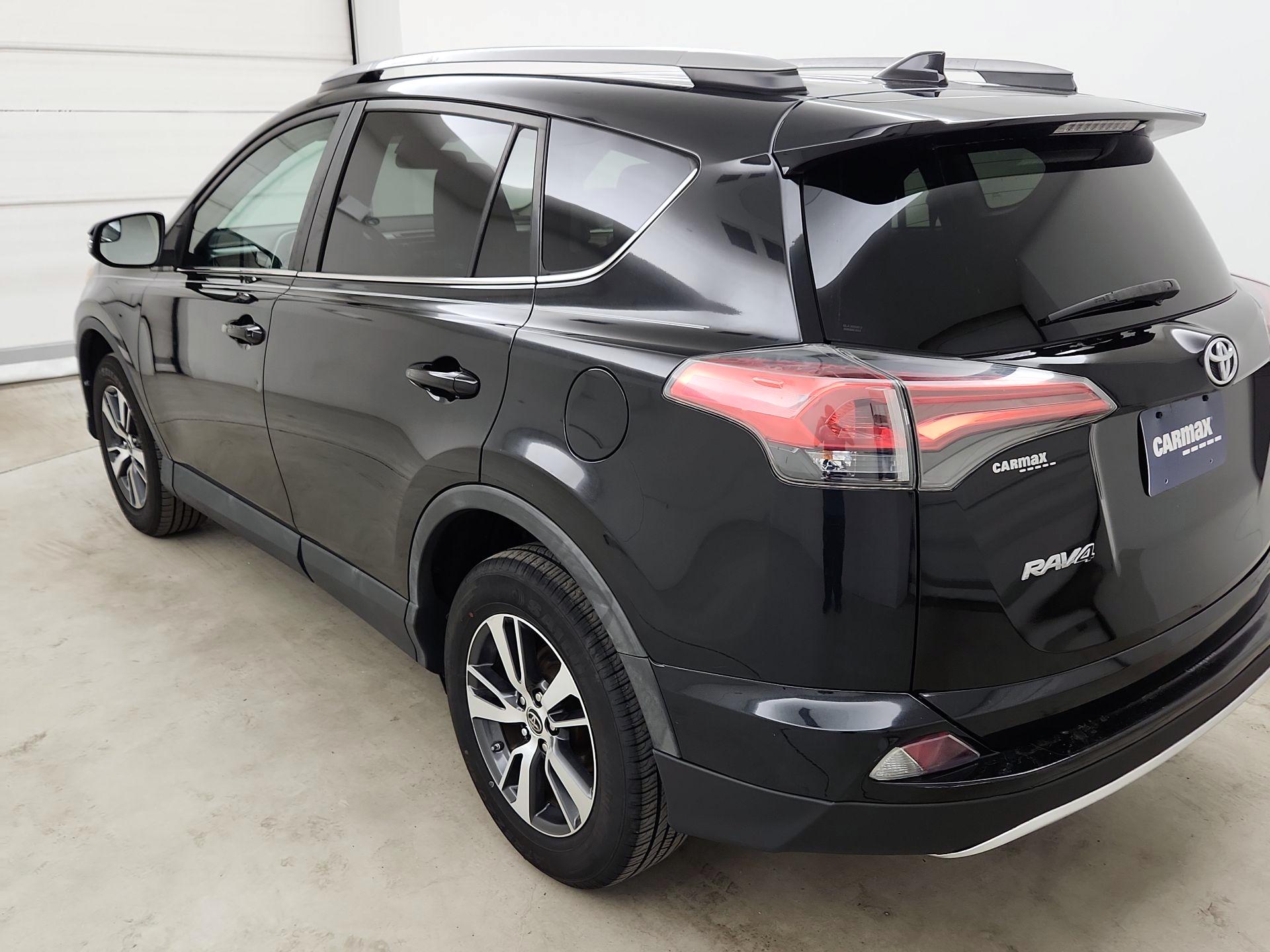 Thumbnail: 2017 Toyota RAV4 - 7