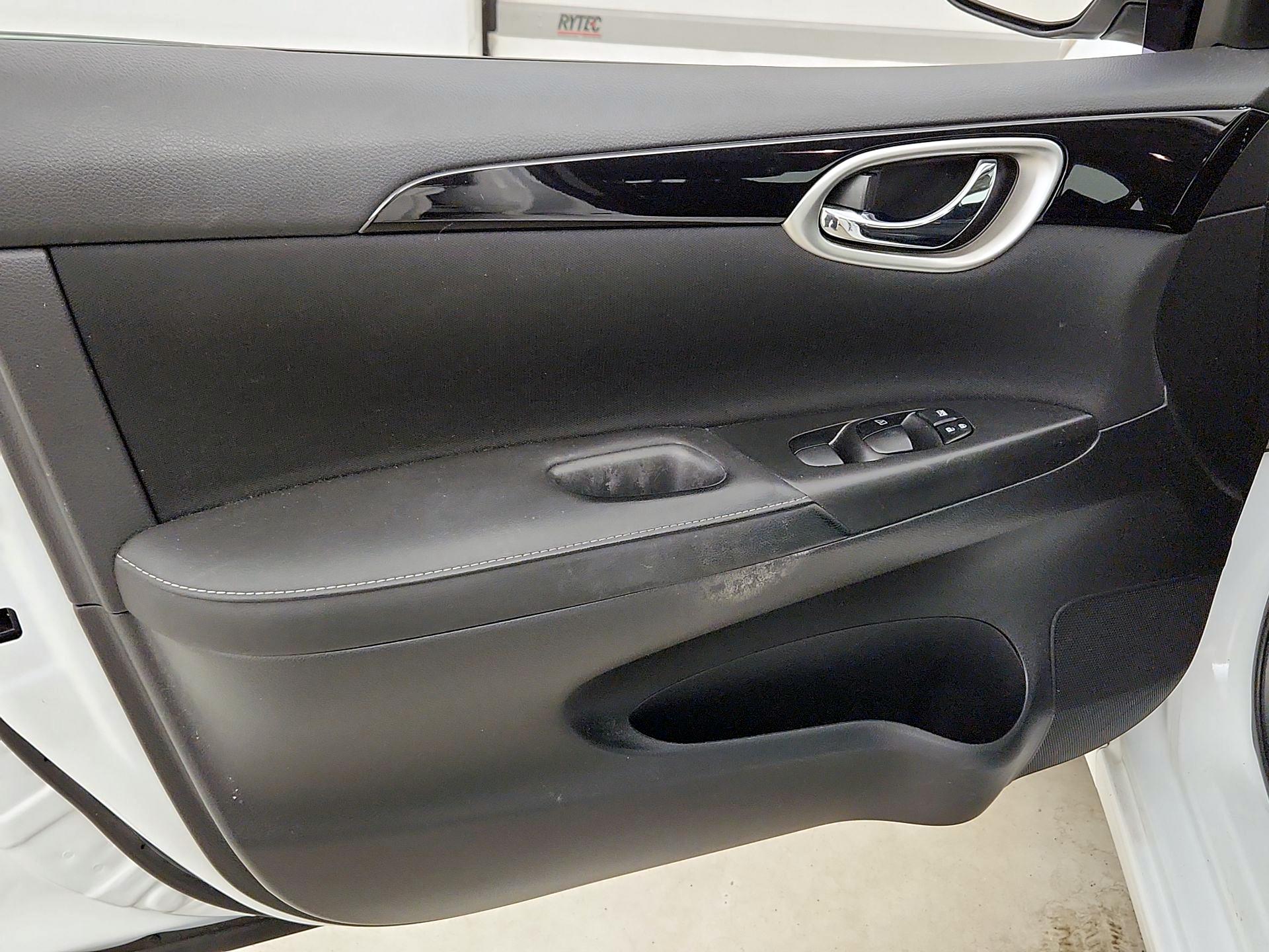 Thumbnail: 2019 Nissan Sentra - 12