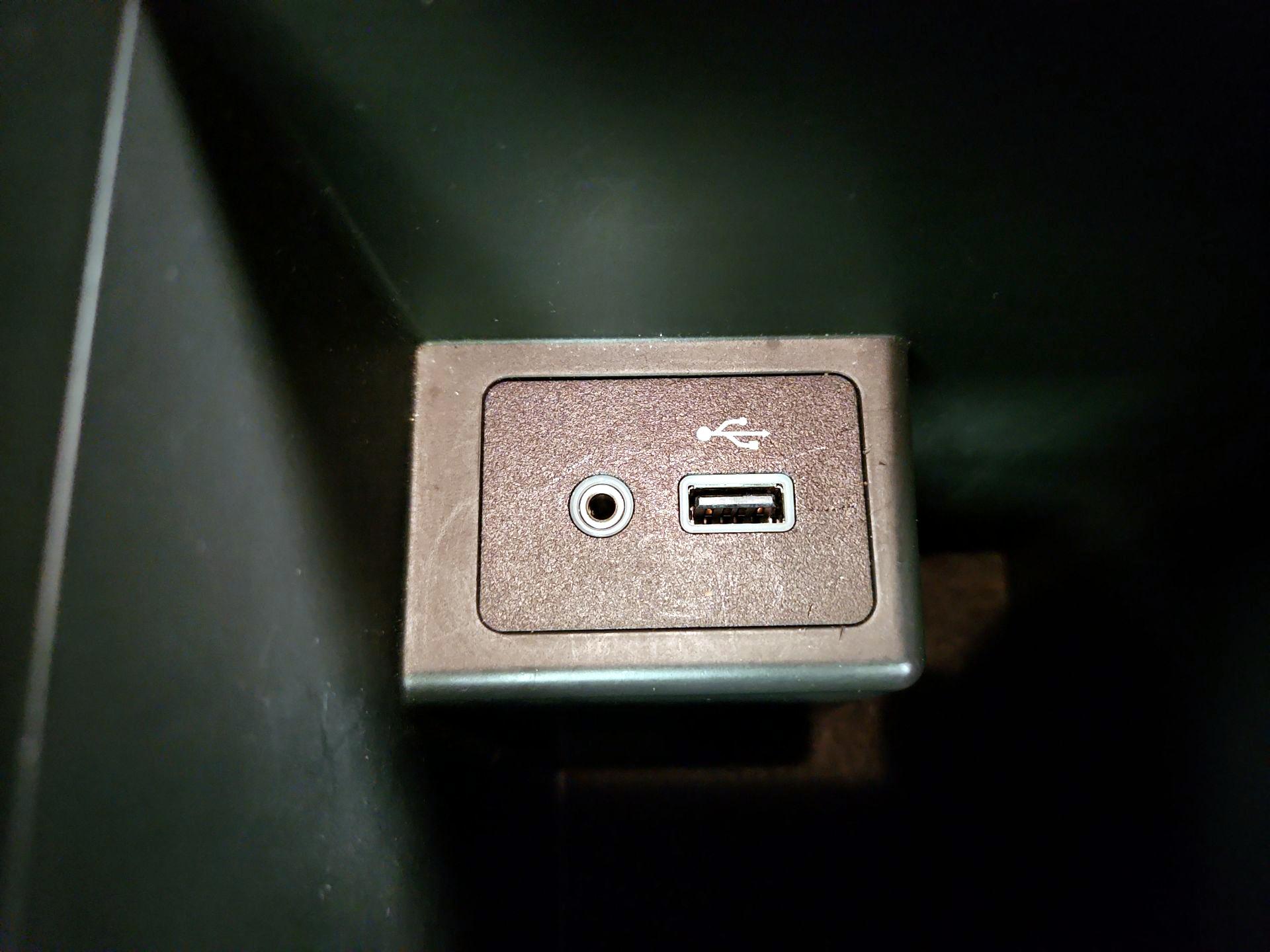 Thumbnail: 2019 Nissan Sentra - 18