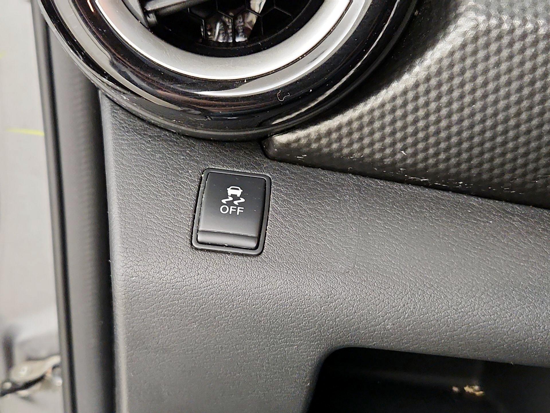 Thumbnail: 2019 Nissan Kicks - 13