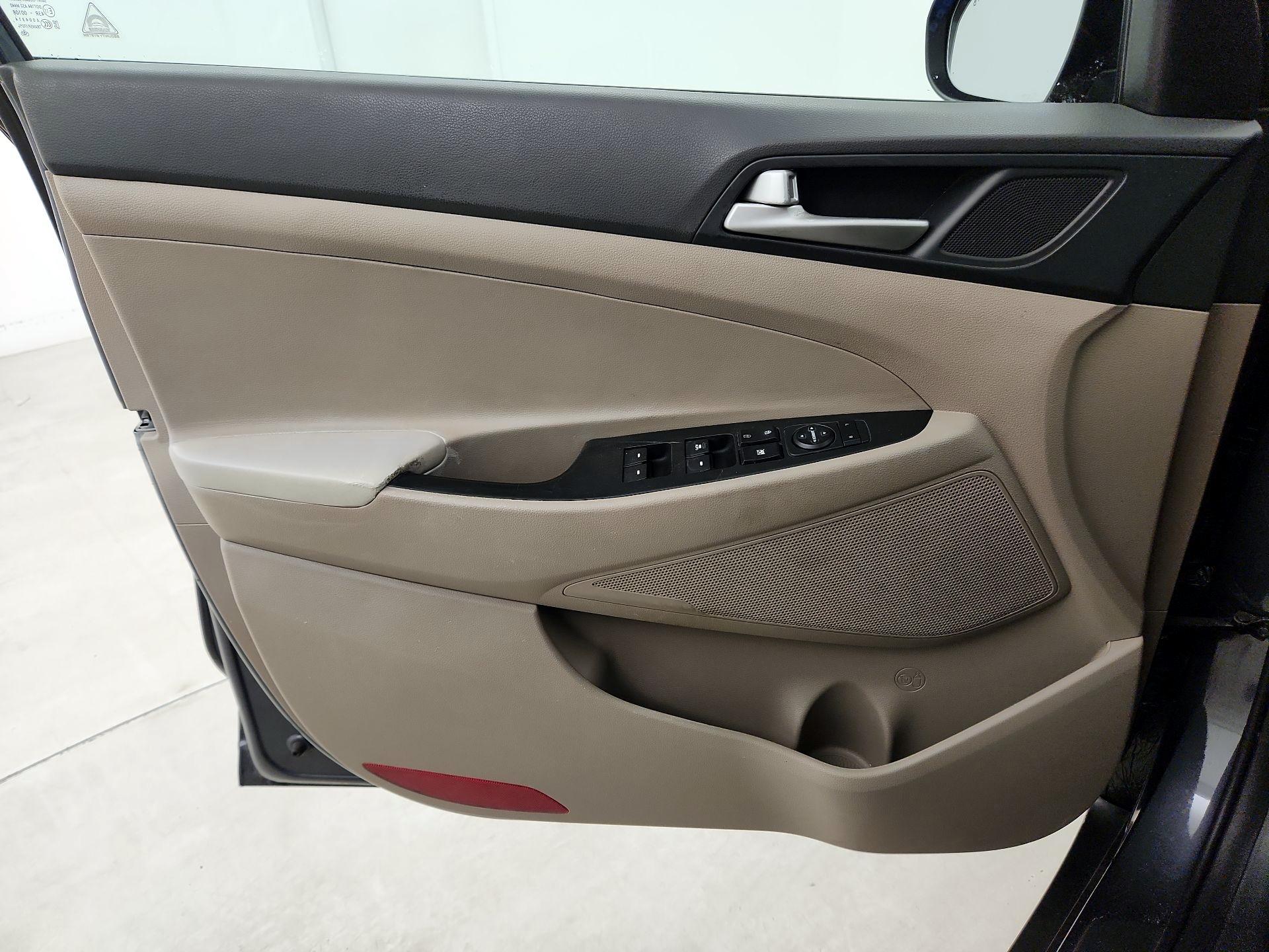 Thumbnail: 2020 Hyundai Tucson - 10