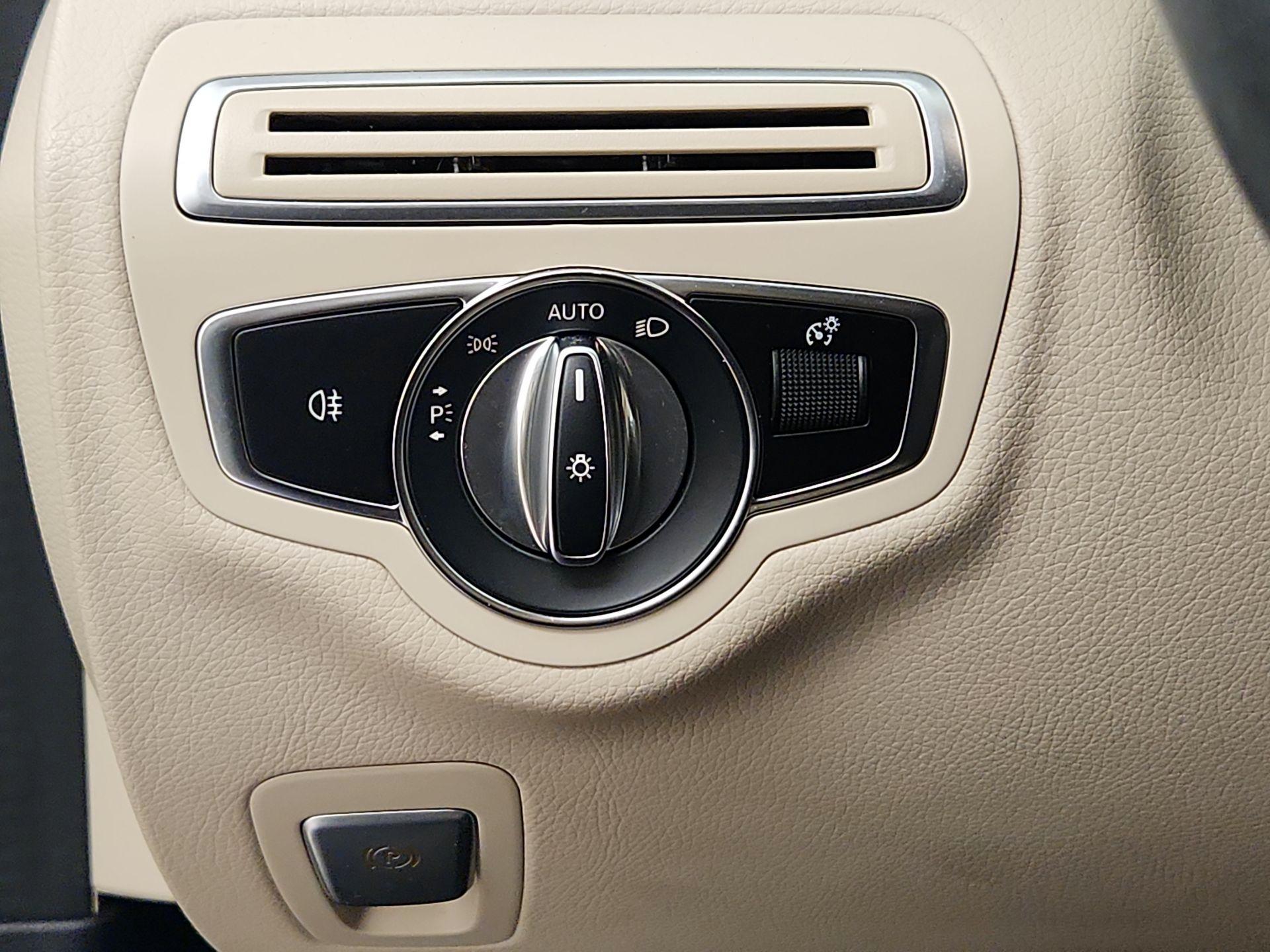 Thumbnail: 2021 Mercedes-Benz C-Class - 11