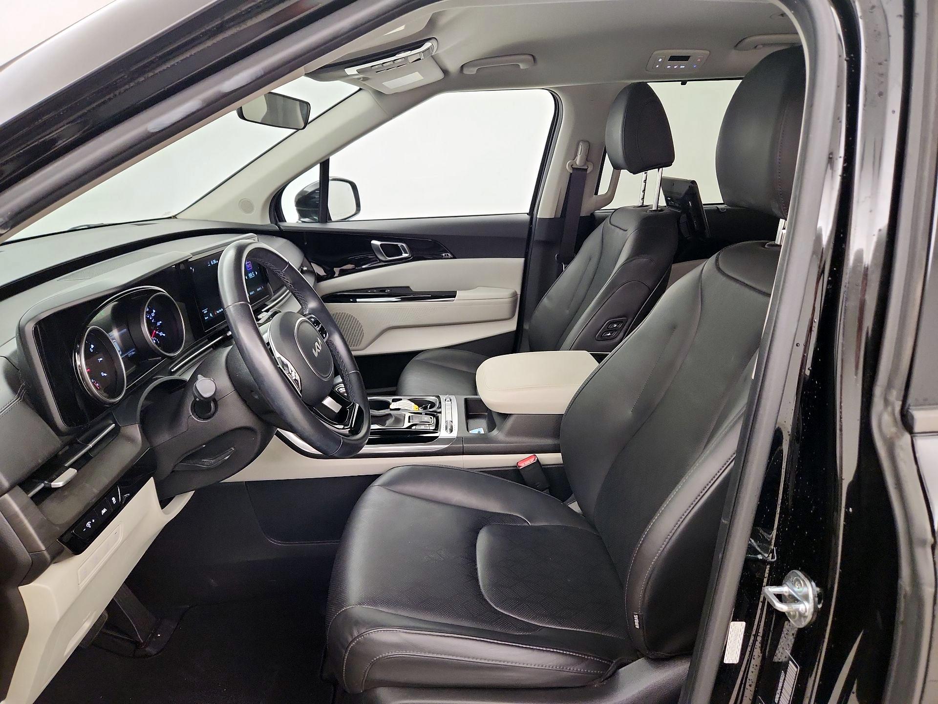Thumbnail: 2022 Kia Carnival - 11