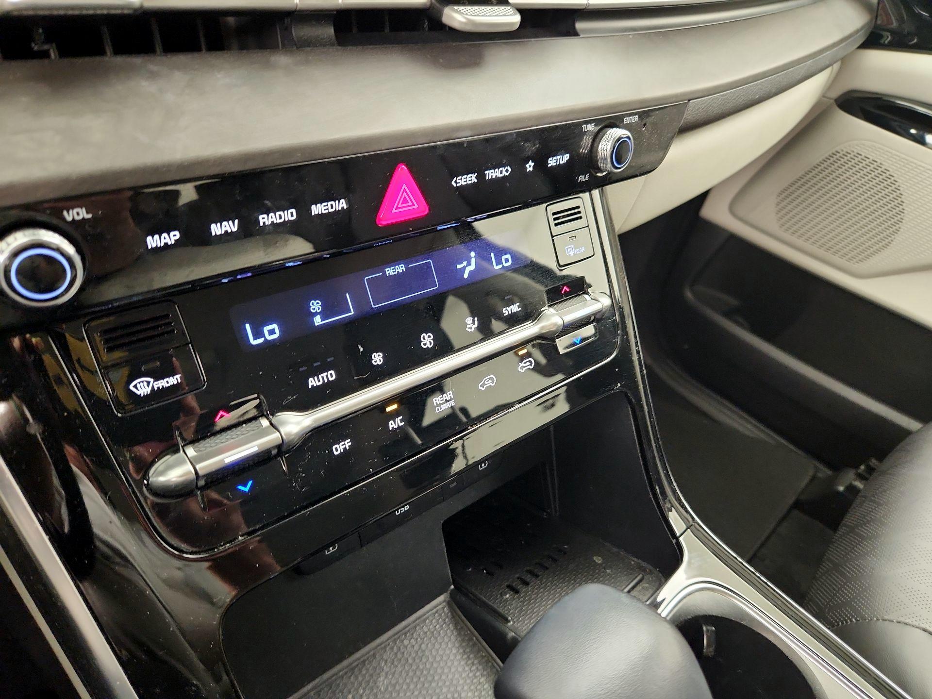 Thumbnail: 2022 Kia Carnival - 17