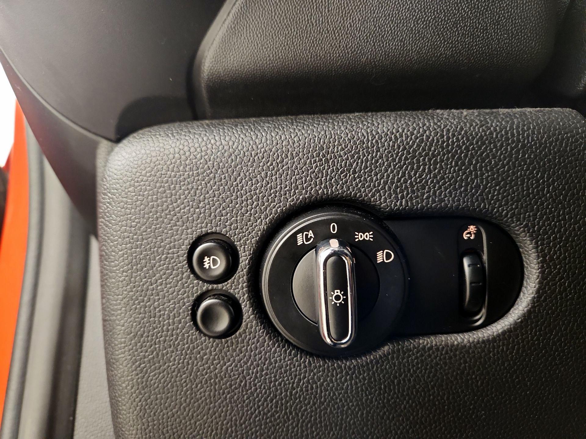 Thumbnail: 2020 MINI Cooper Hardtop - 13