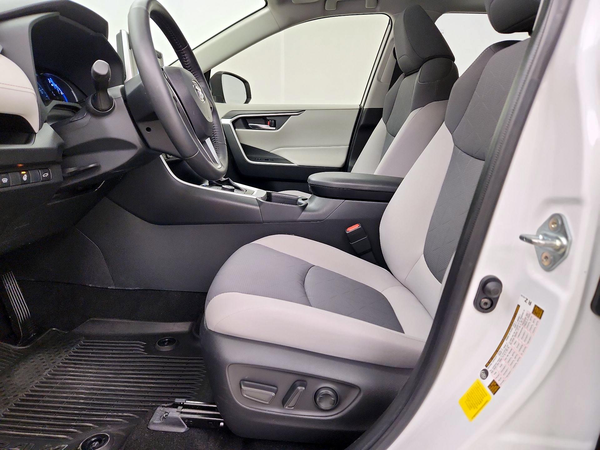 Thumbnail: 2025 Toyota RAV4 - 9