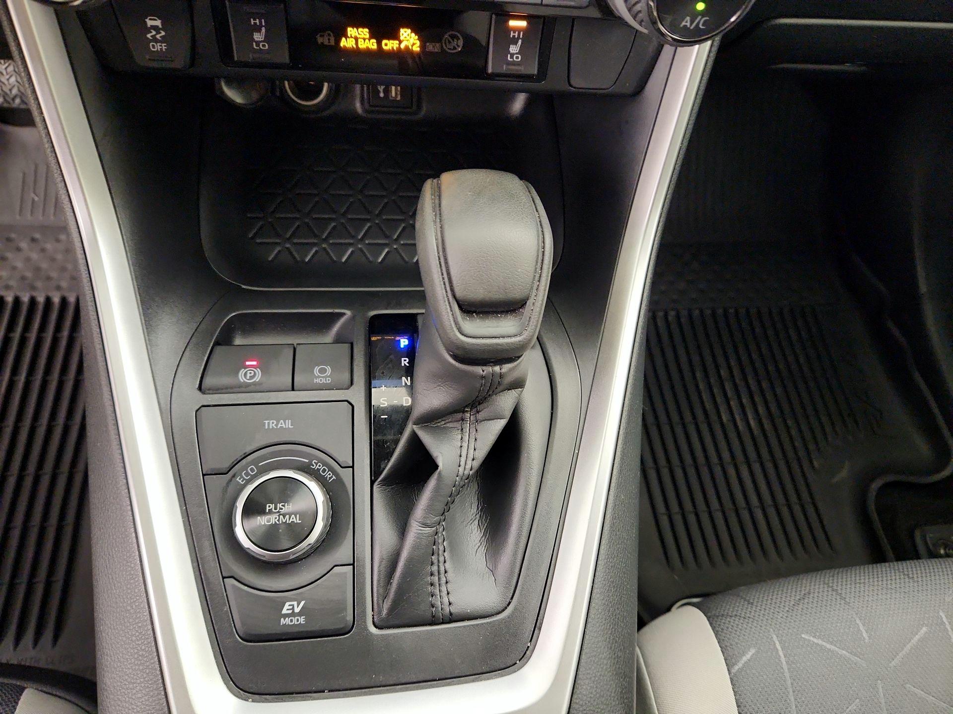 Thumbnail: 2025 Toyota RAV4 - 15