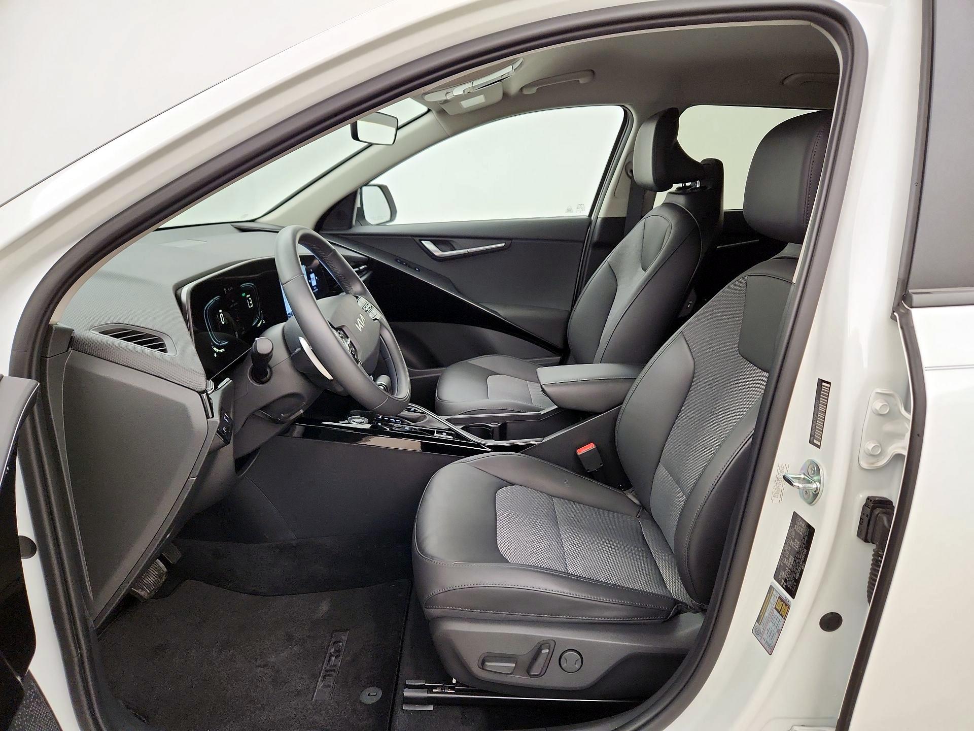 Thumbnail: 2023 Kia Niro - 9