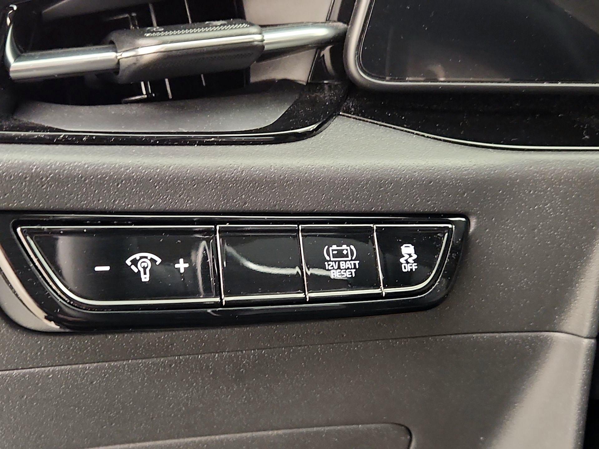 Thumbnail: 2023 Kia Niro - 11