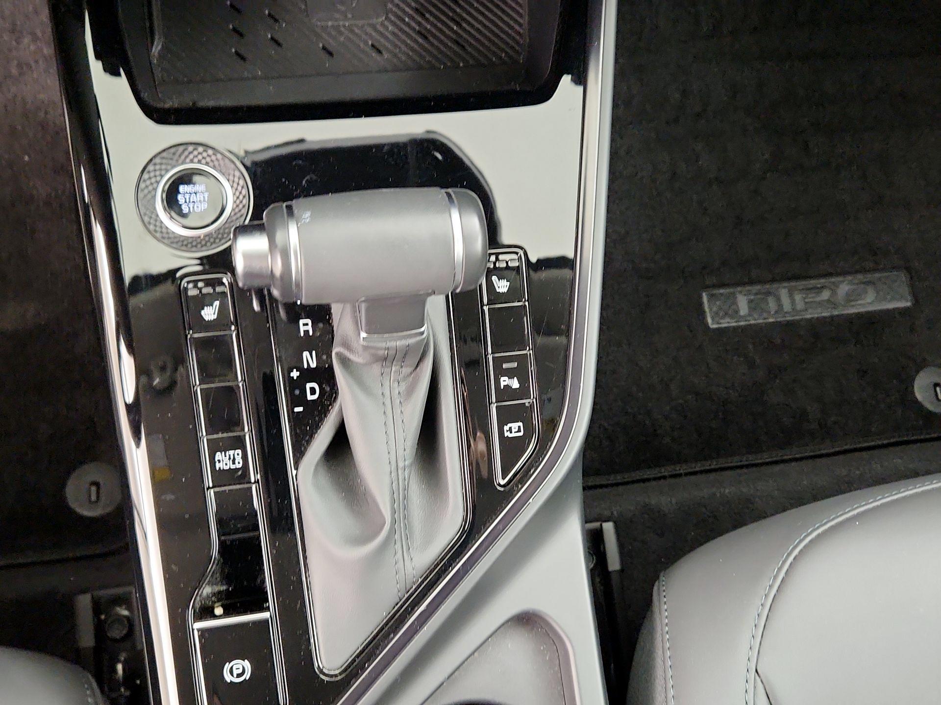 Thumbnail: 2023 Kia Niro - 16