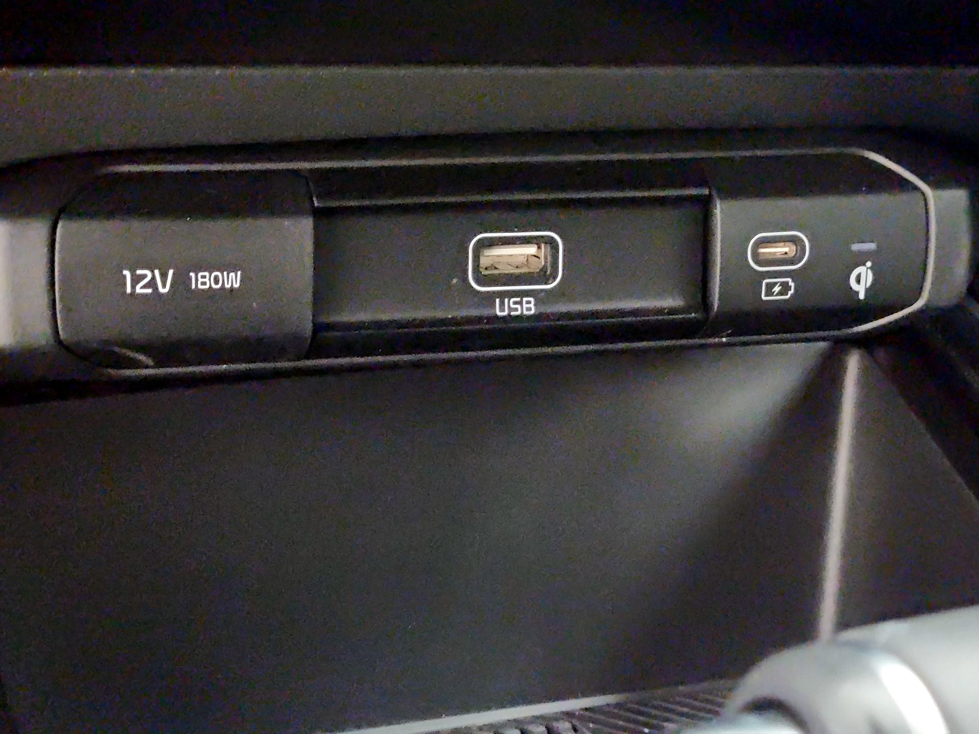 Thumbnail: 2023 Kia Niro - 17