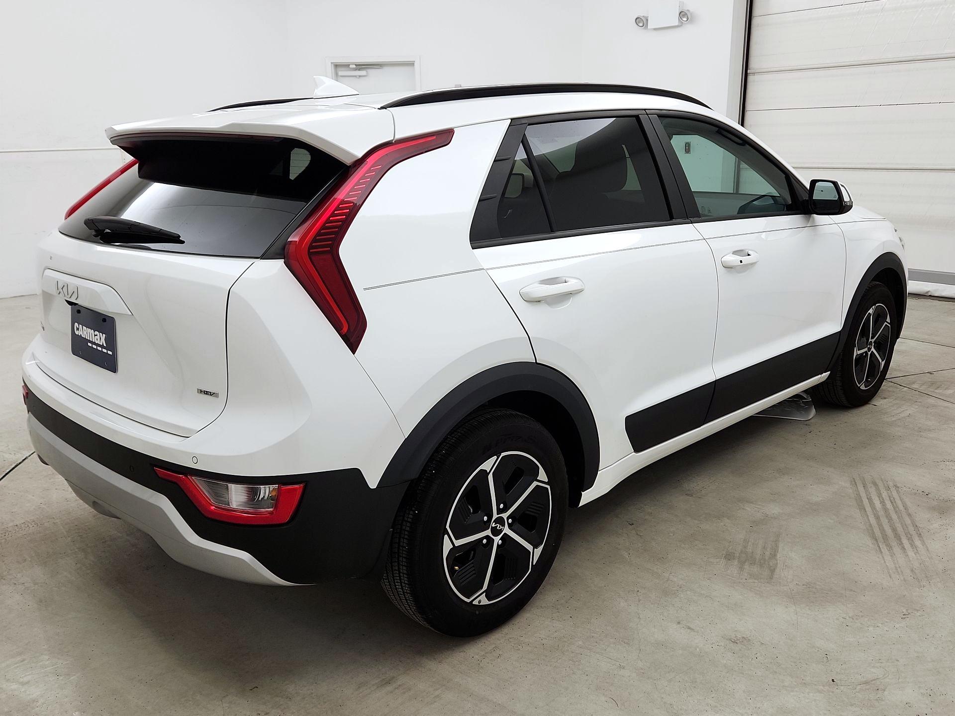 Thumbnail: 2023 Kia Niro - 5