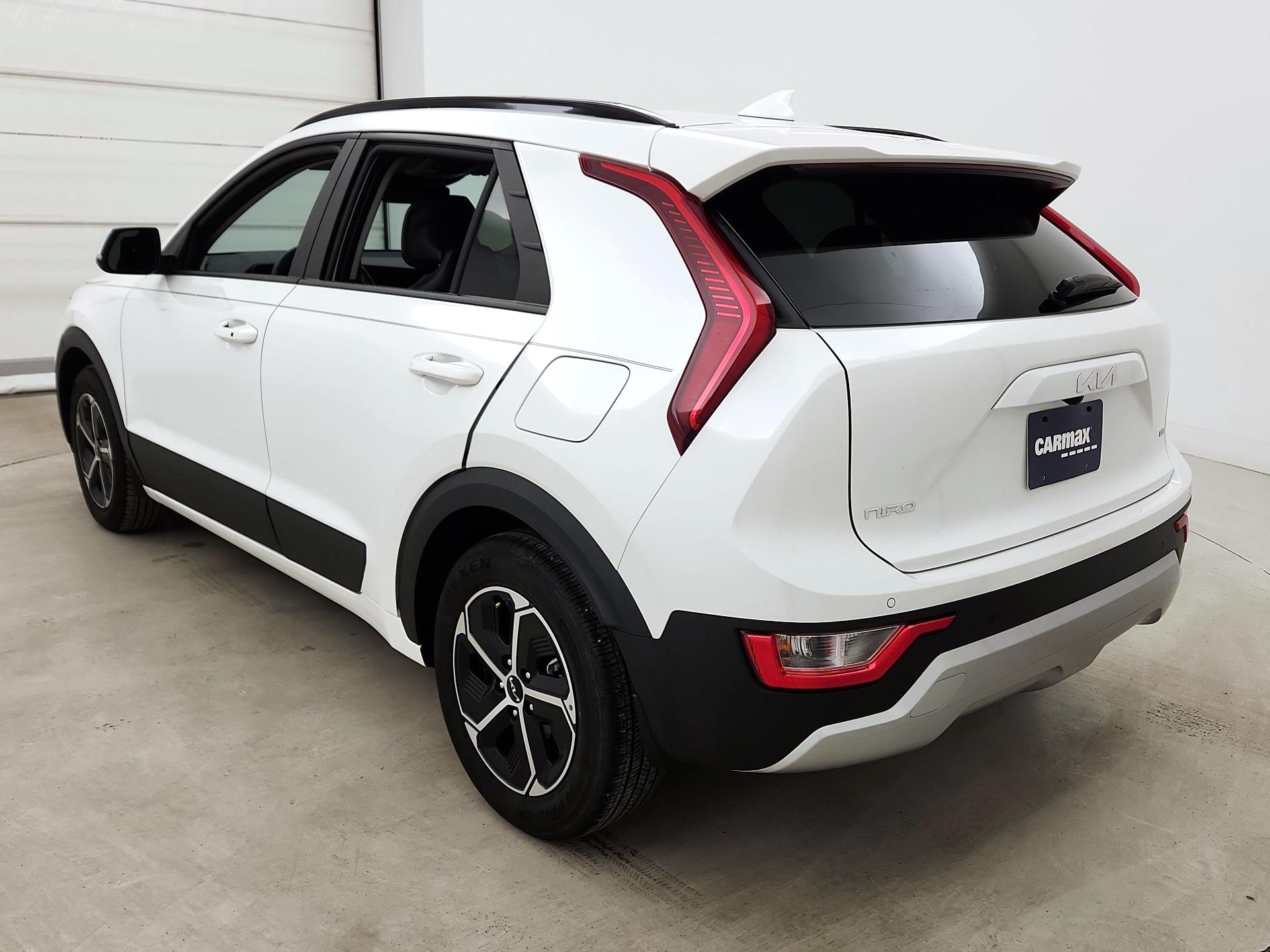 Thumbnail: 2023 Kia Niro - 7