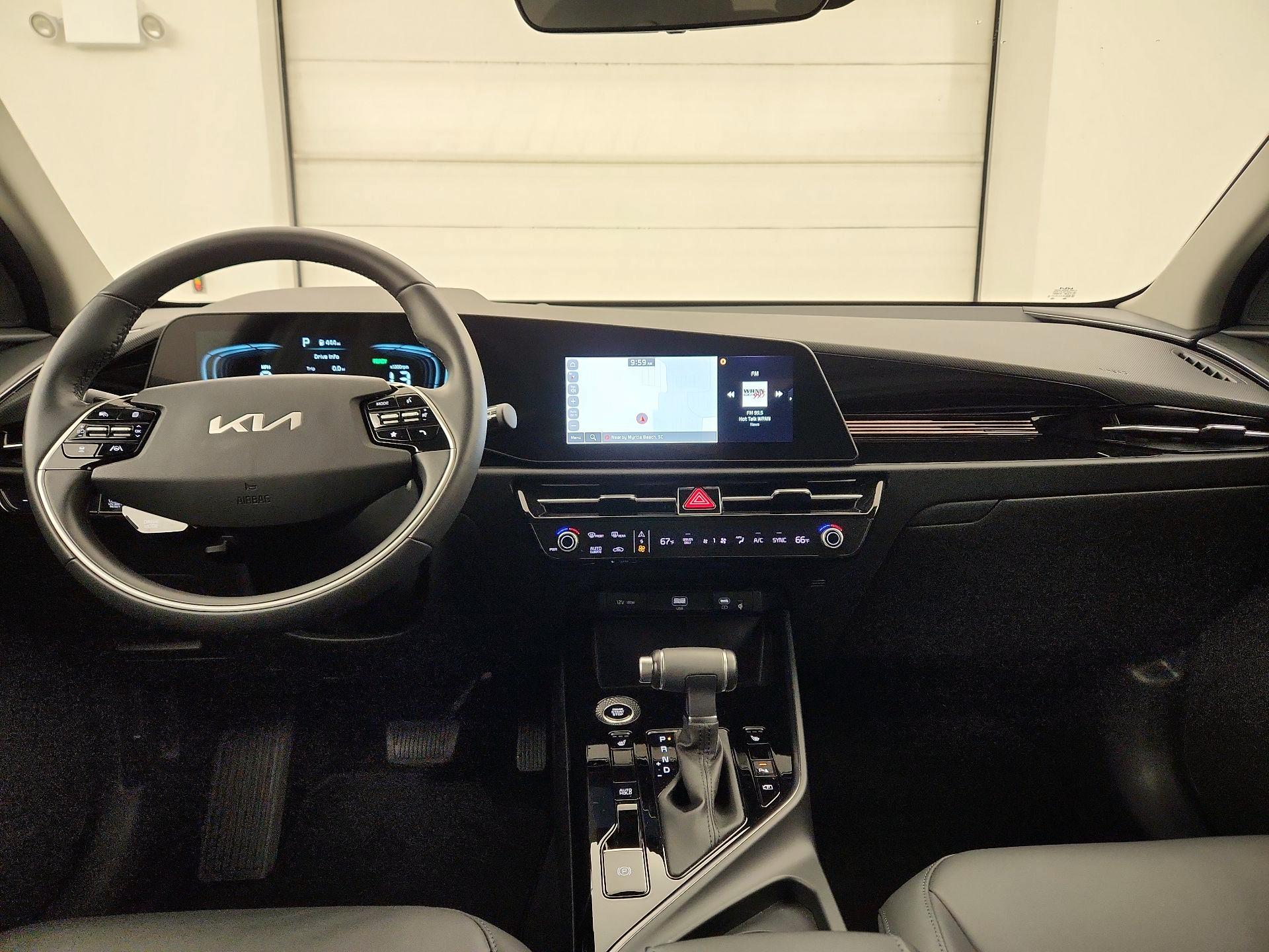 Thumbnail: 2023 Kia Niro - 8