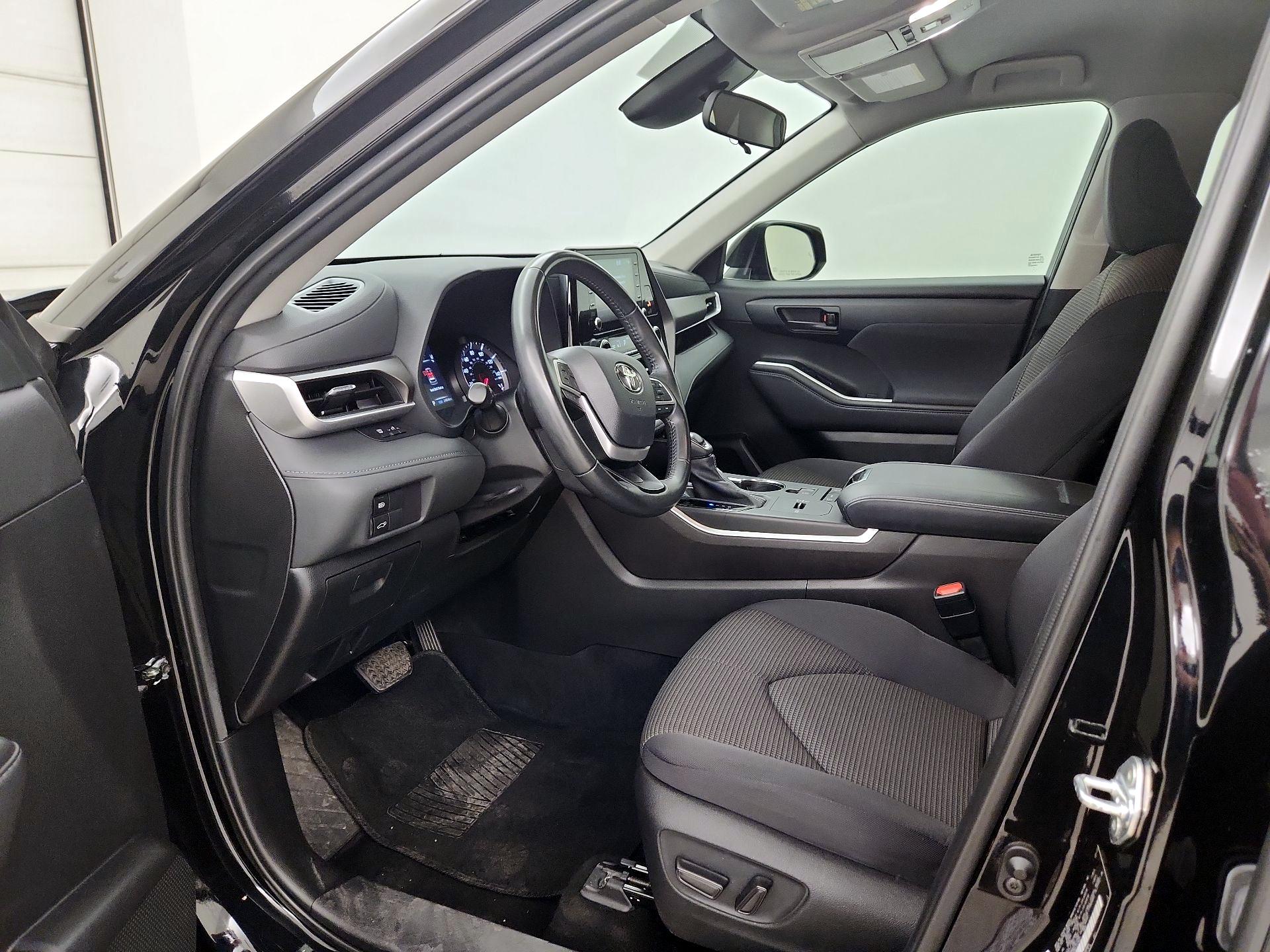 Thumbnail: 2022 Toyota Highlander - 11