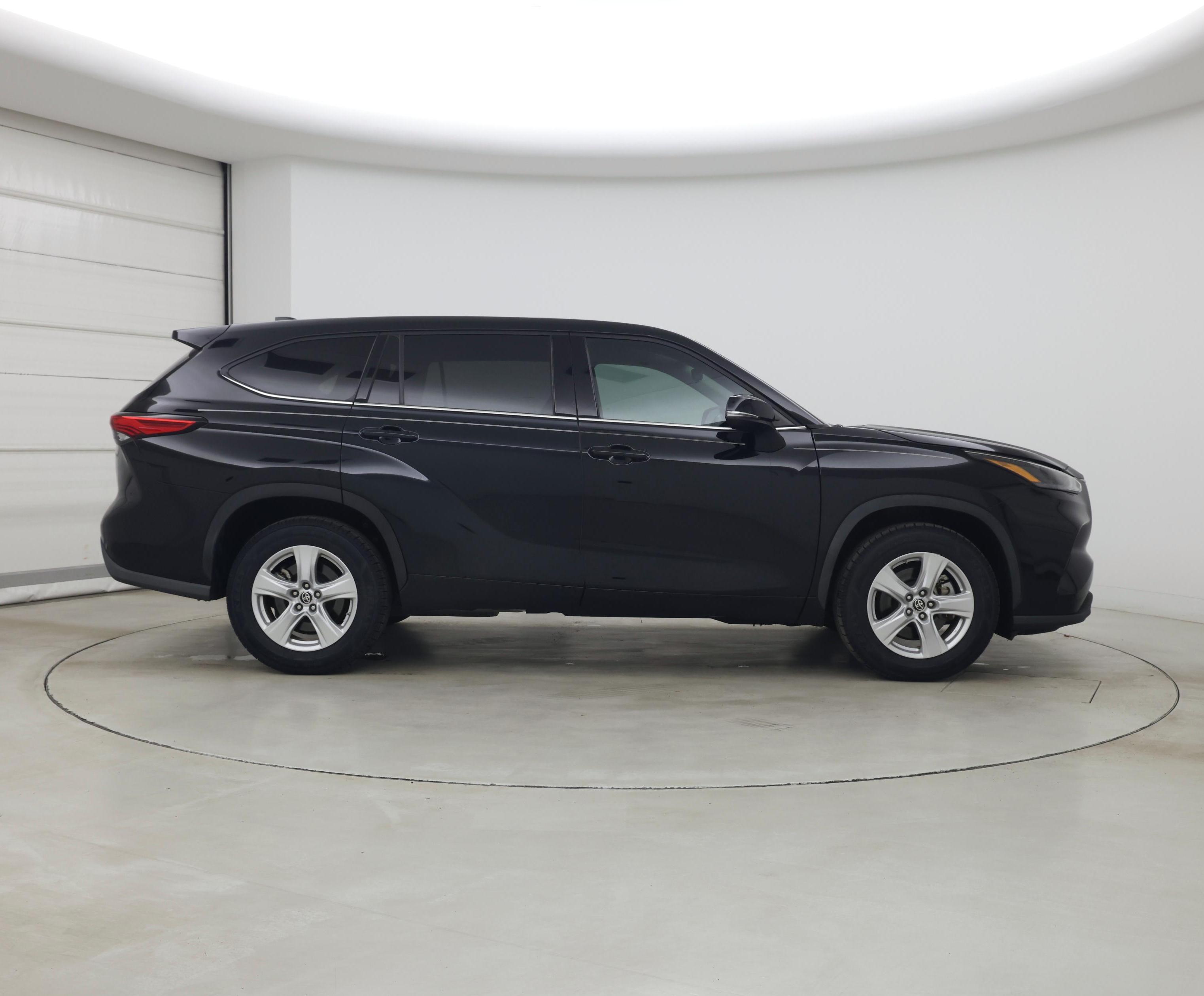 Thumbnail: 2022 Toyota Highlander - 7