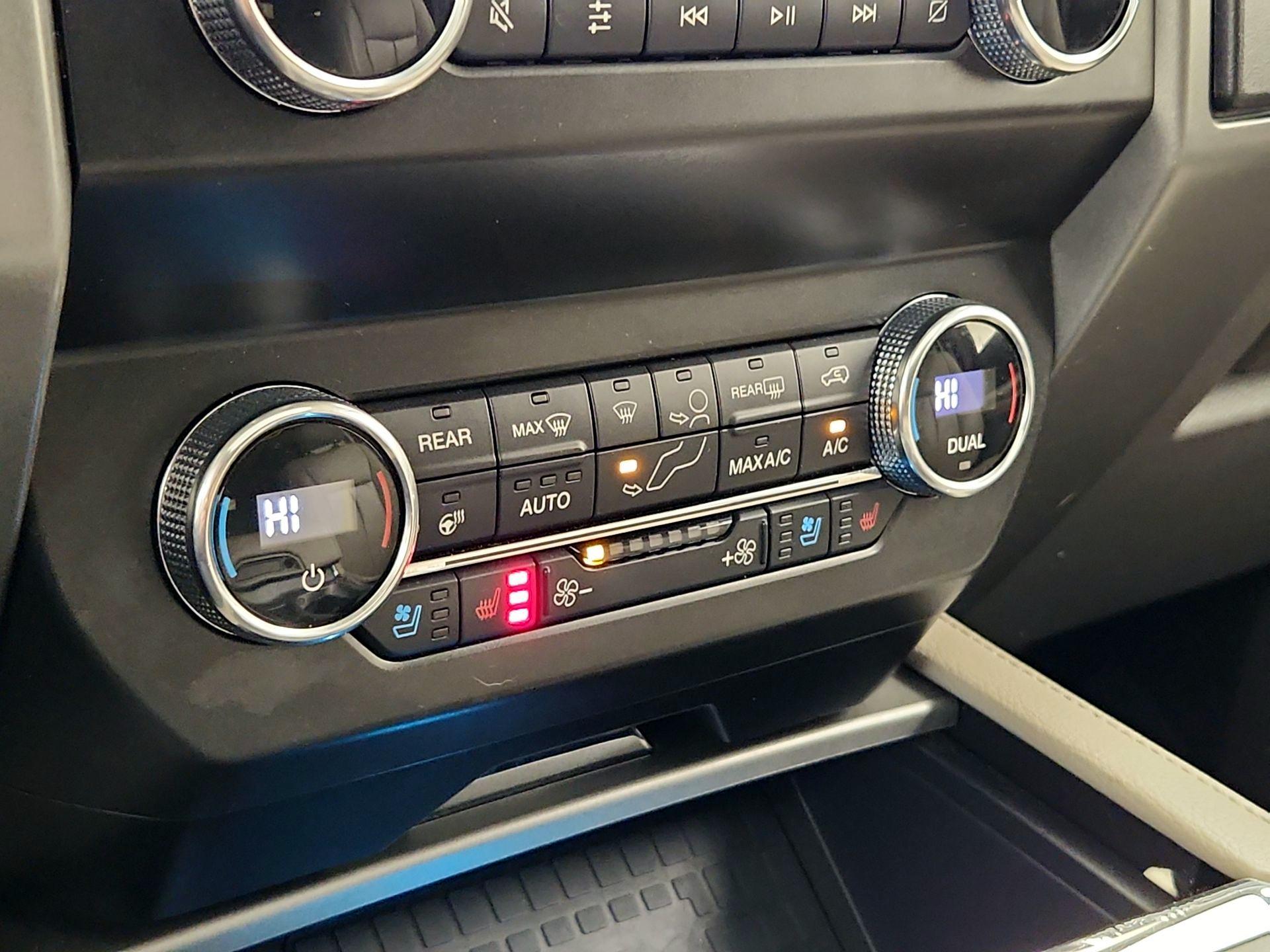 Thumbnail: 2019 Ford Expedition - 17