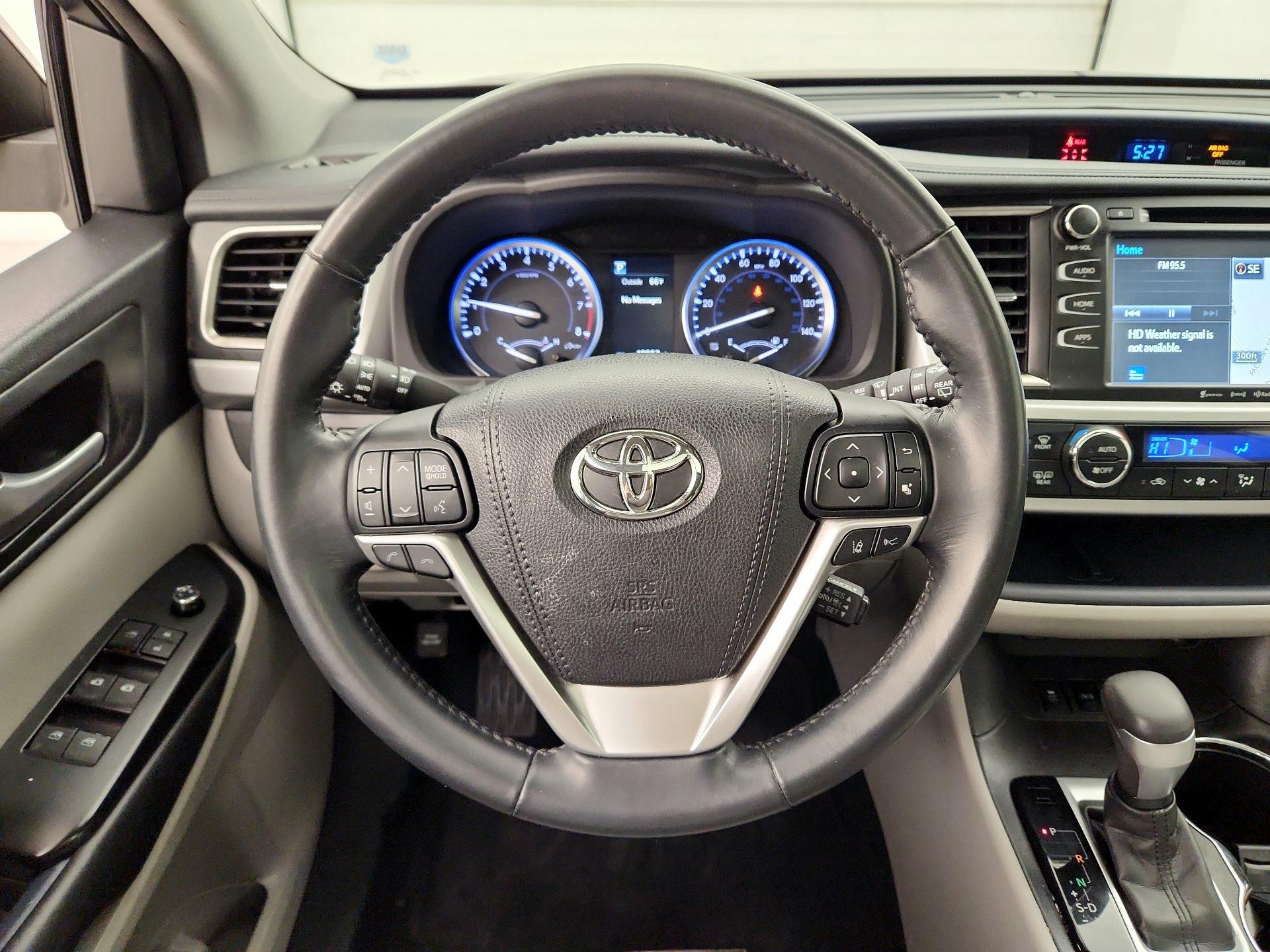 Thumbnail: 2017 Toyota Highlander - 10