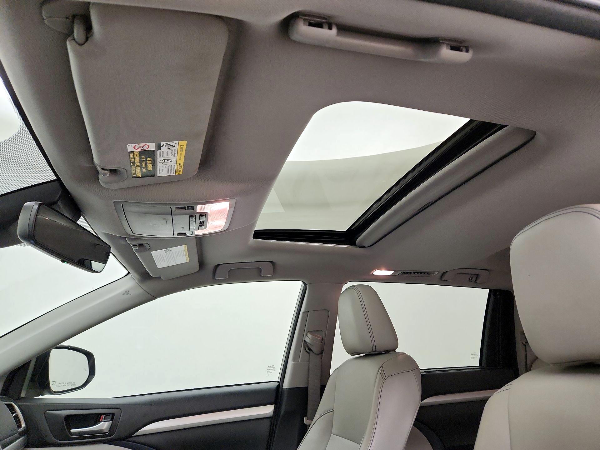 Thumbnail: 2017 Toyota Highlander - 20