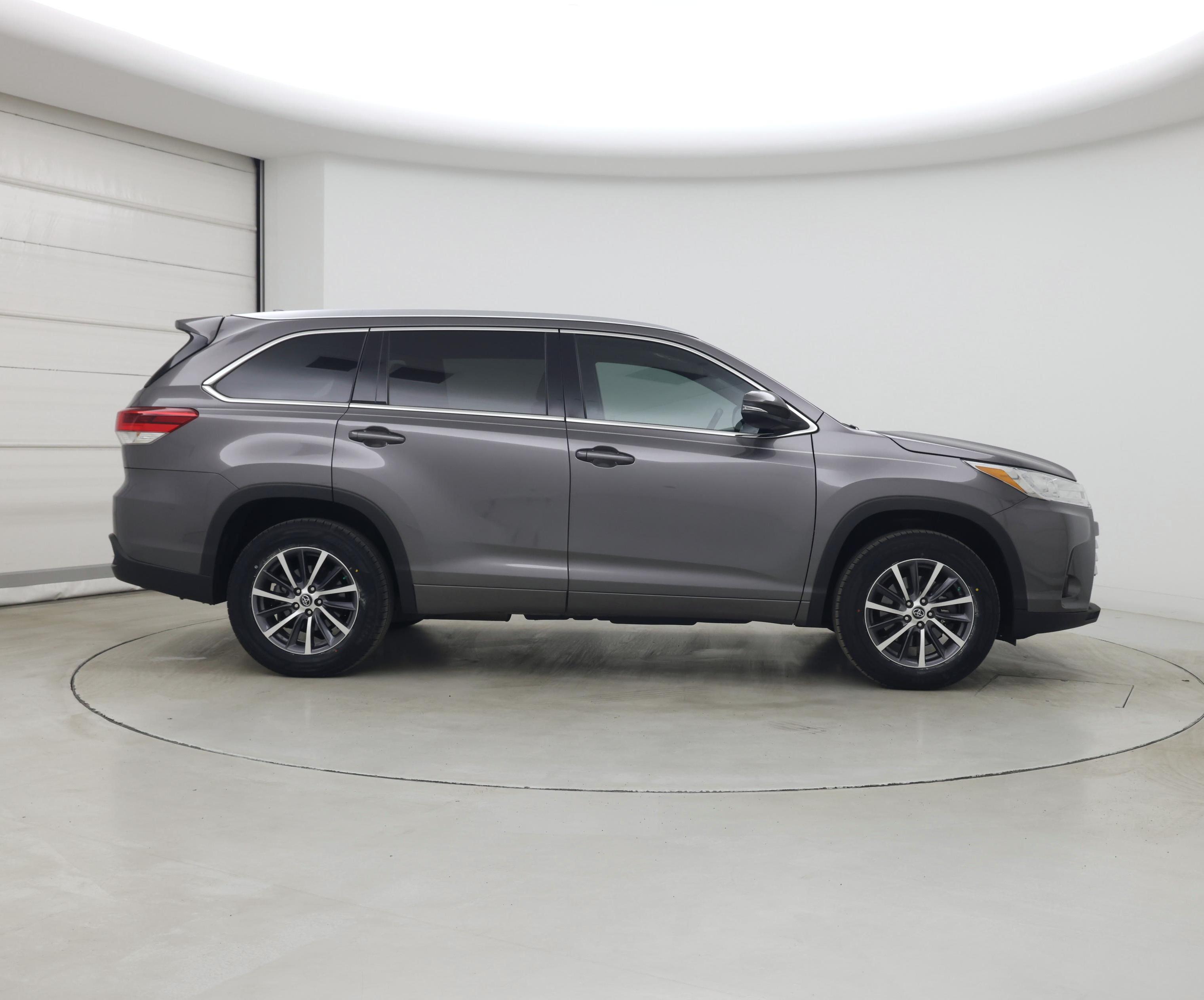 Thumbnail: 2017 Toyota Highlander - 7