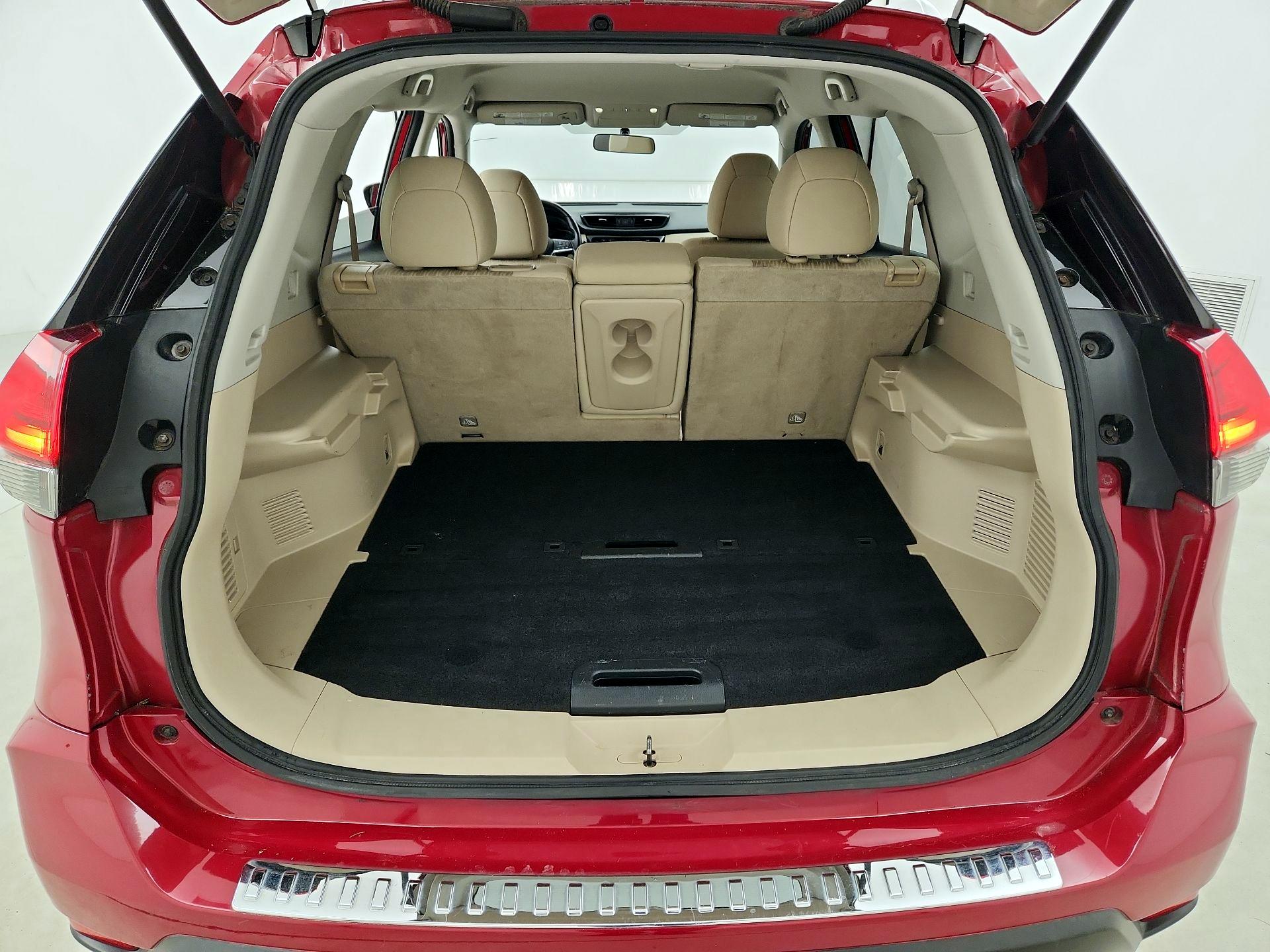 Thumbnail: 2017 Nissan Rogue - 18