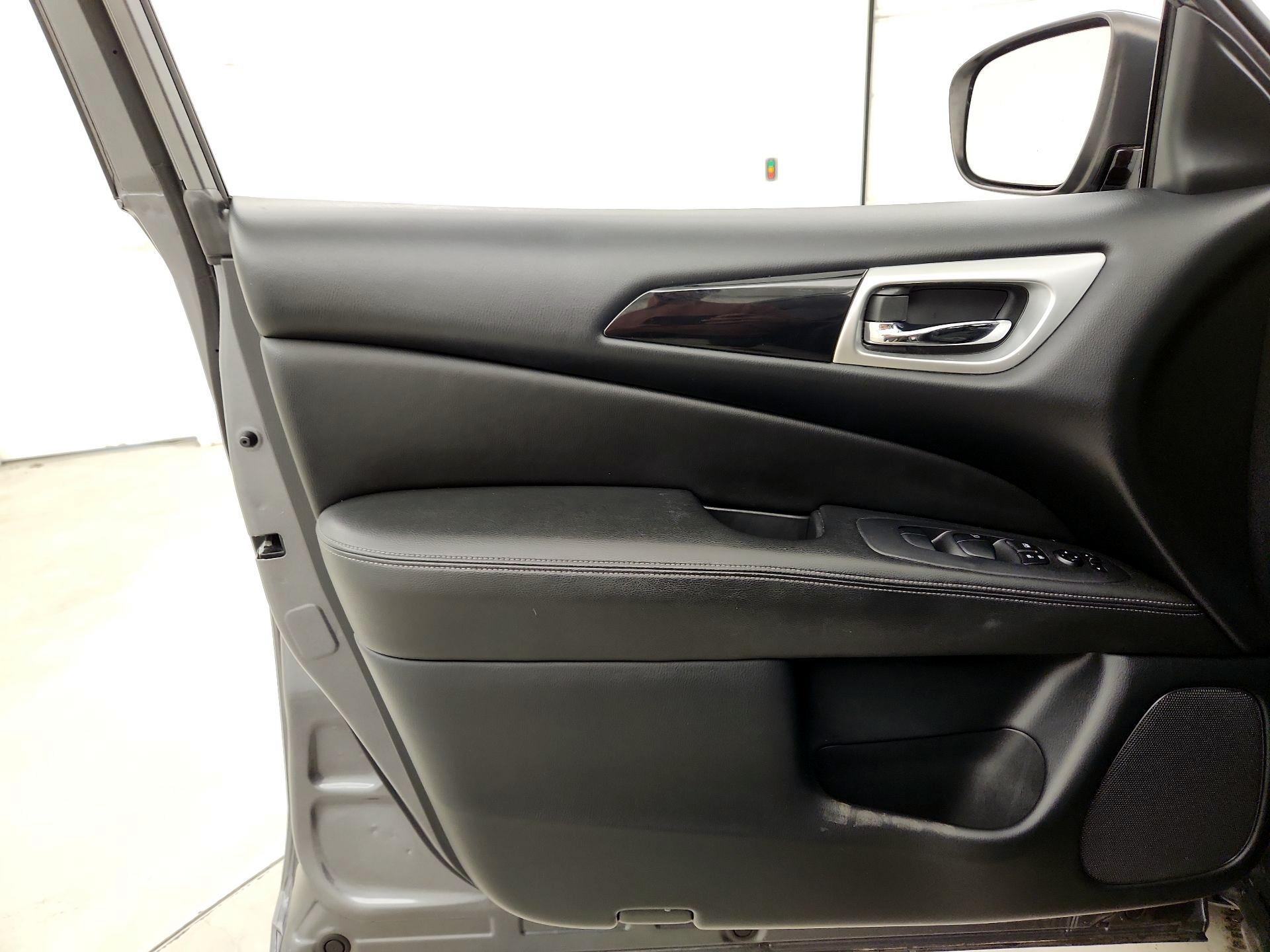 Thumbnail: 2019 Nissan Pathfinder - 10