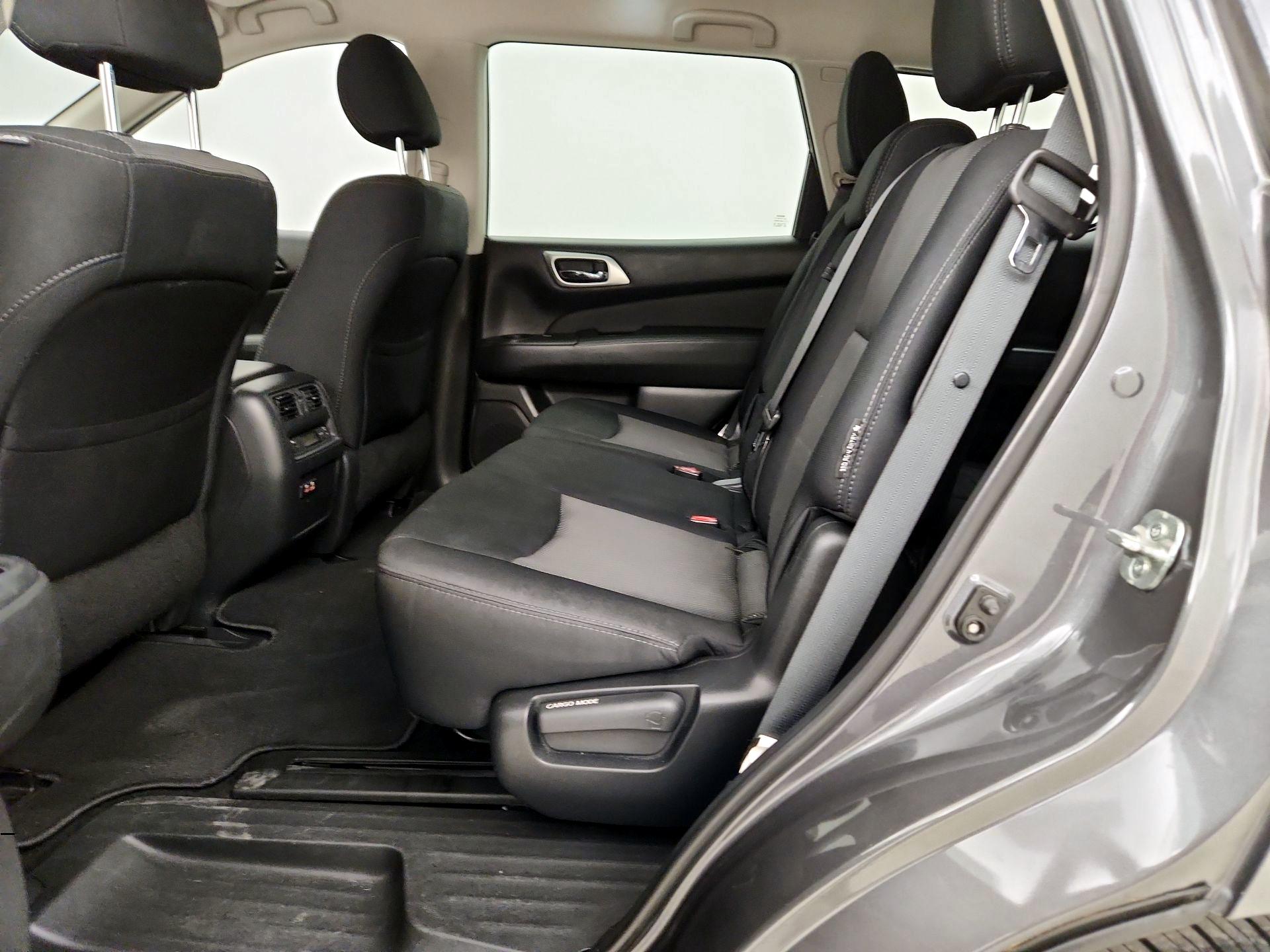 Thumbnail: 2019 Nissan Pathfinder - 17