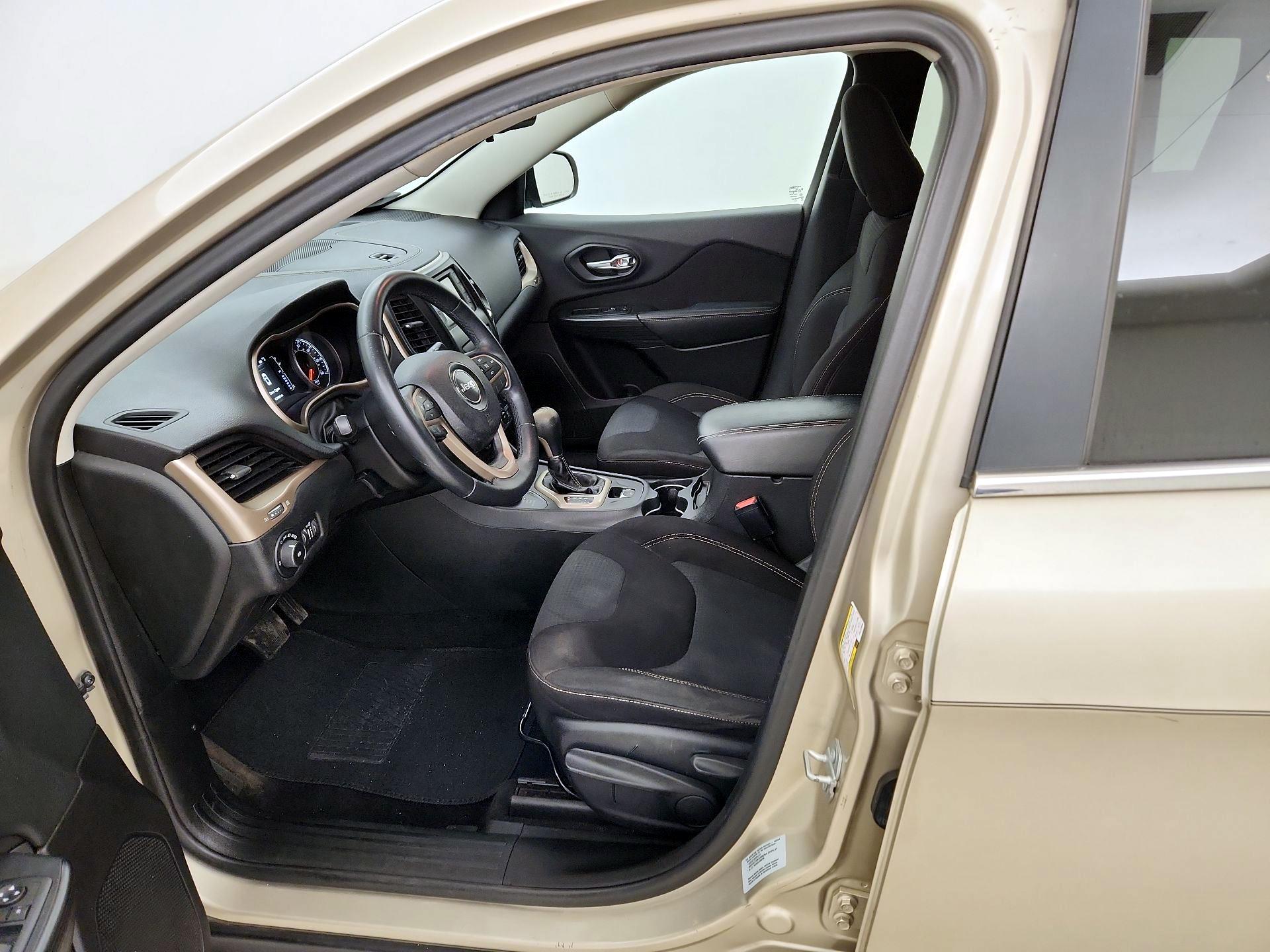 Thumbnail: 2015 Jeep Cherokee - 9