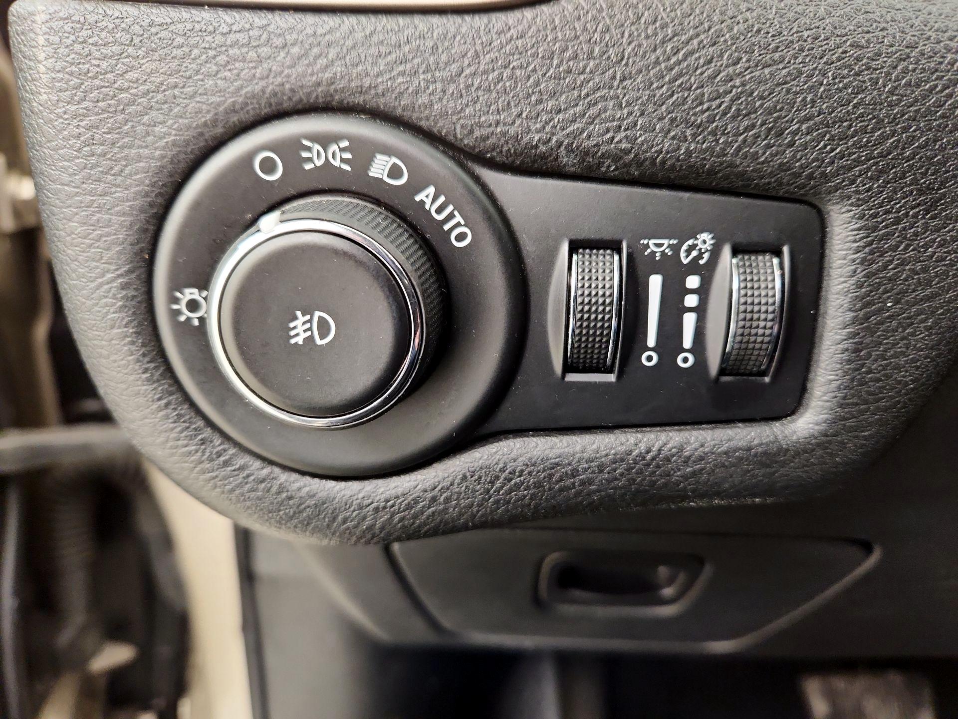 Thumbnail: 2015 Jeep Cherokee - 11