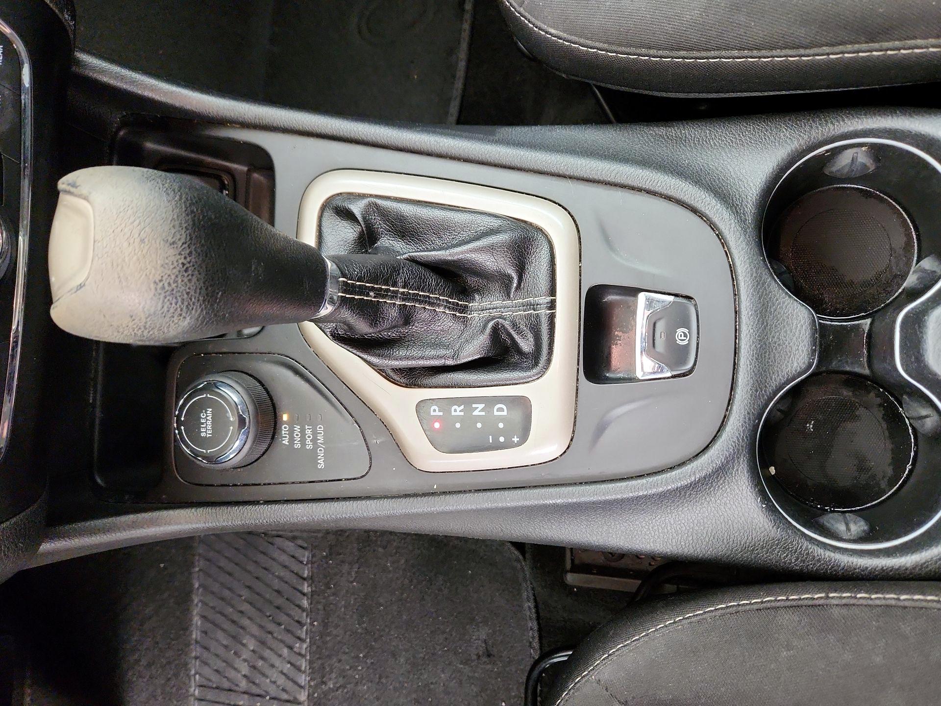 Thumbnail: 2015 Jeep Cherokee - 15